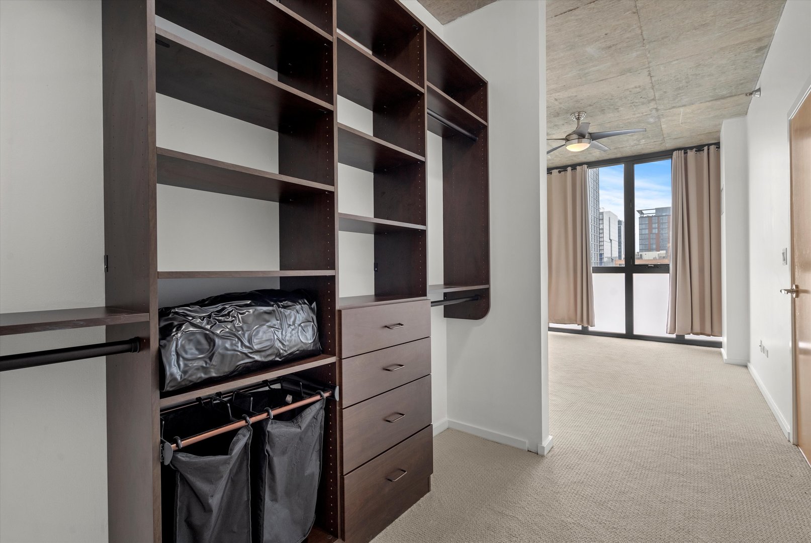 321 S Sangamon Street Unit: 804