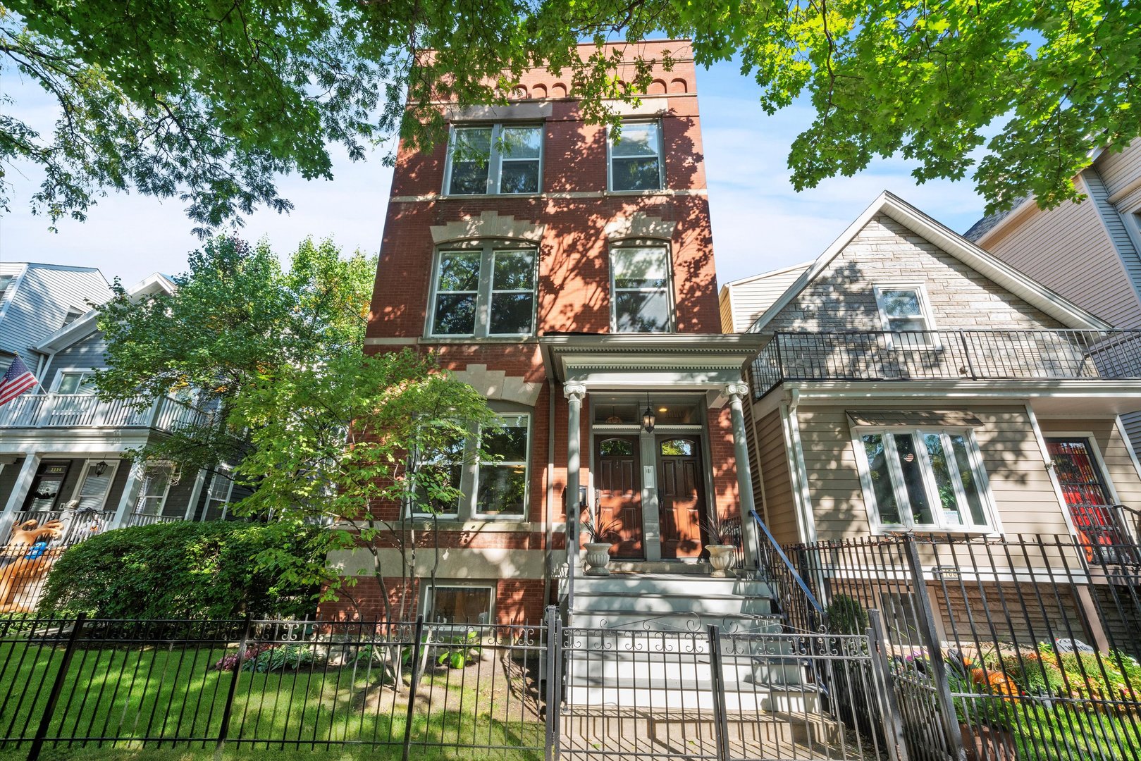 1110 W Wellington Avenue Unit: 1