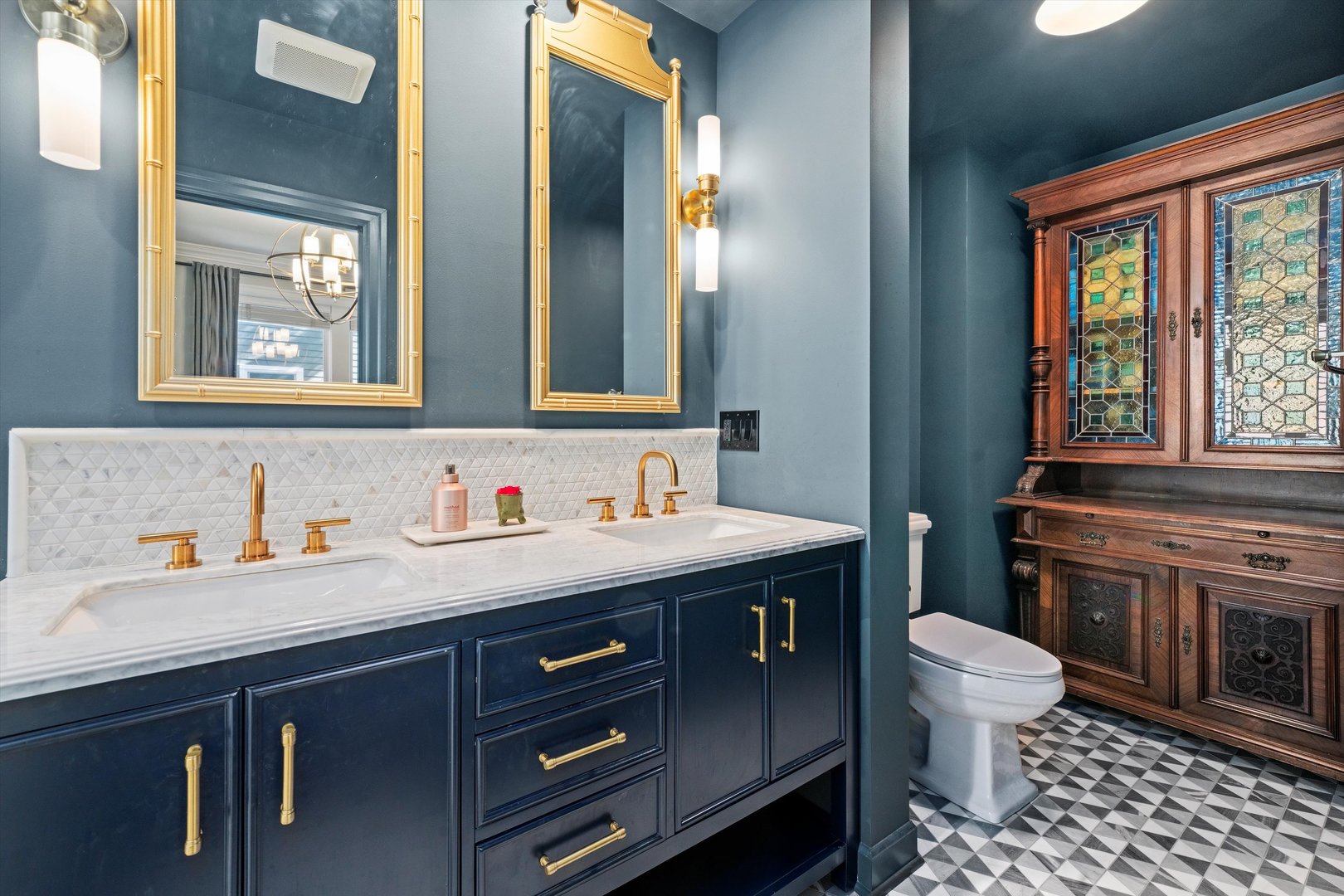 1110 W Wellington Avenue Unit: 1