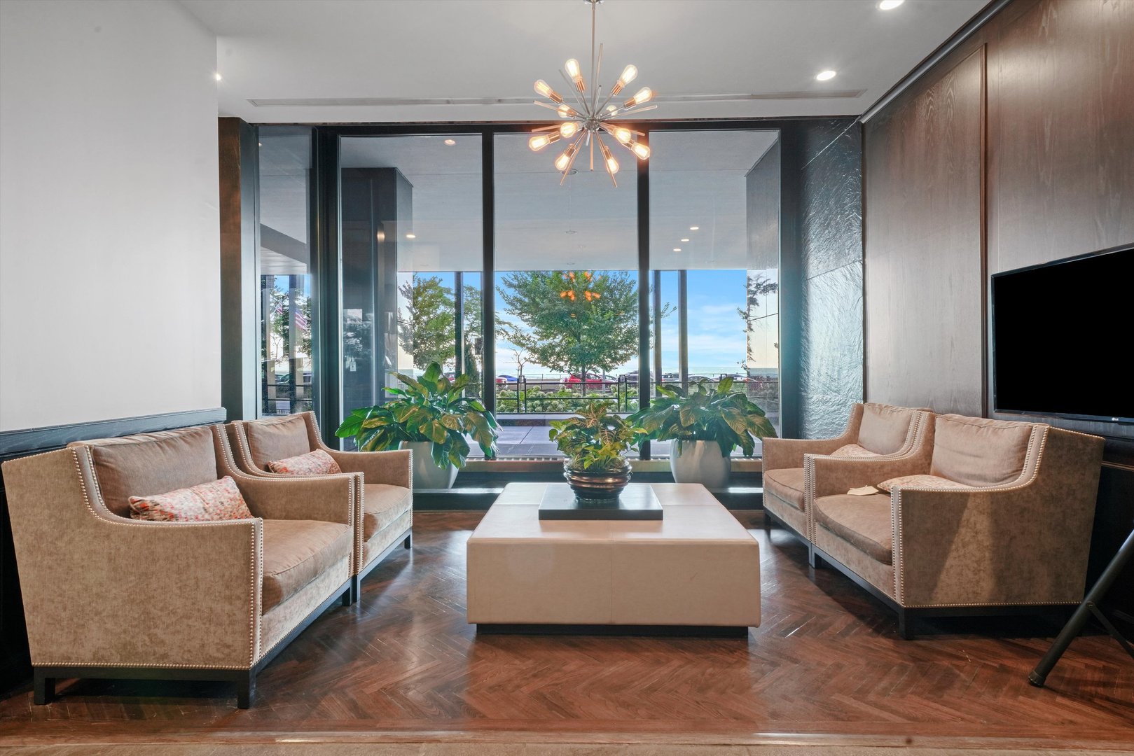 1440 N Lake Shore Drive Unit: 5E