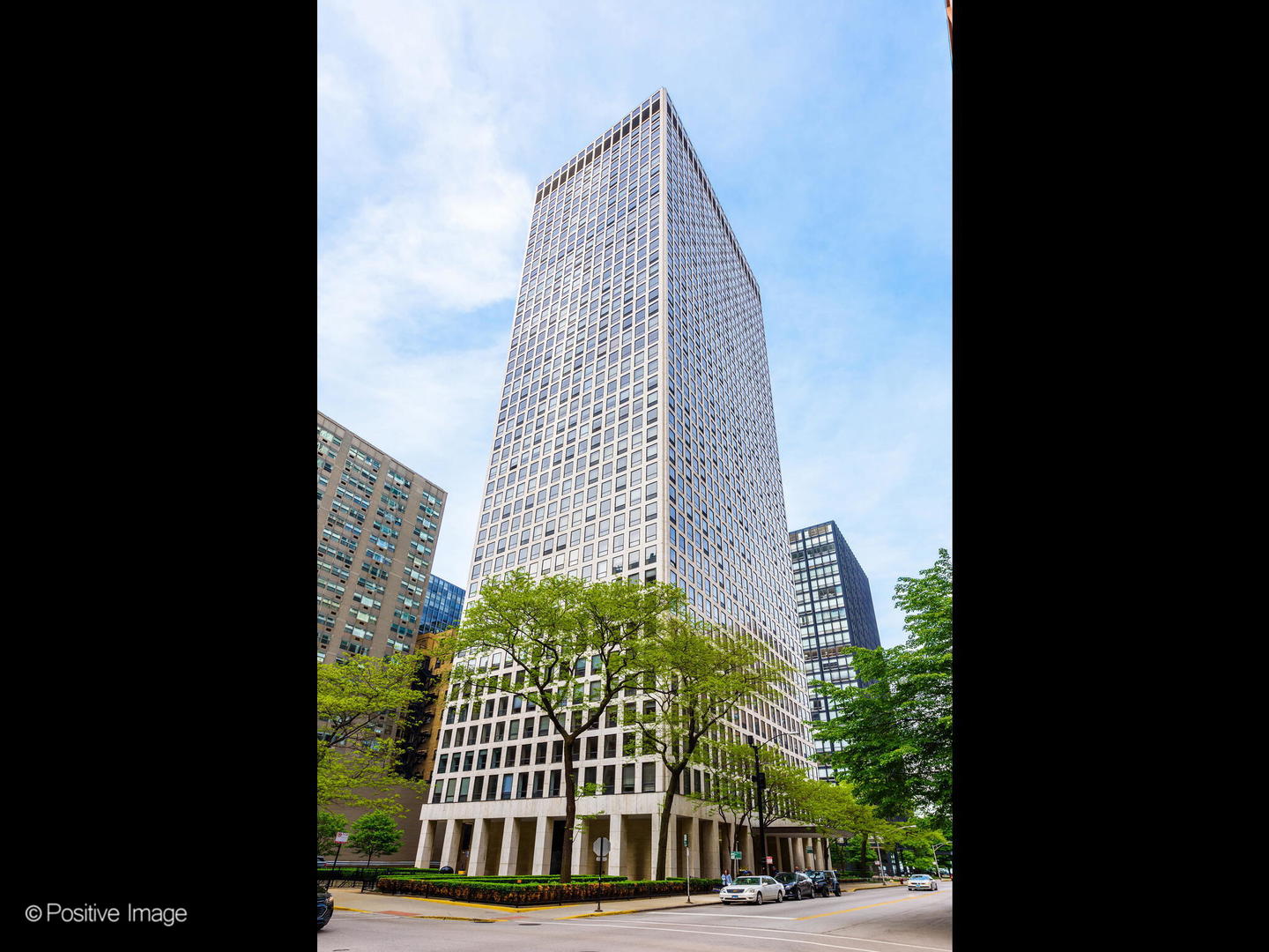 260 E Chestnut Street Unit: 2907