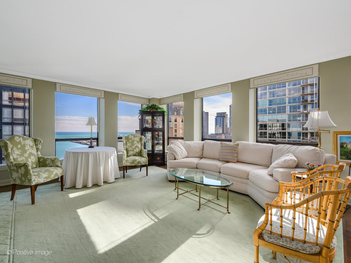 260 E Chestnut Street Unit: 2907