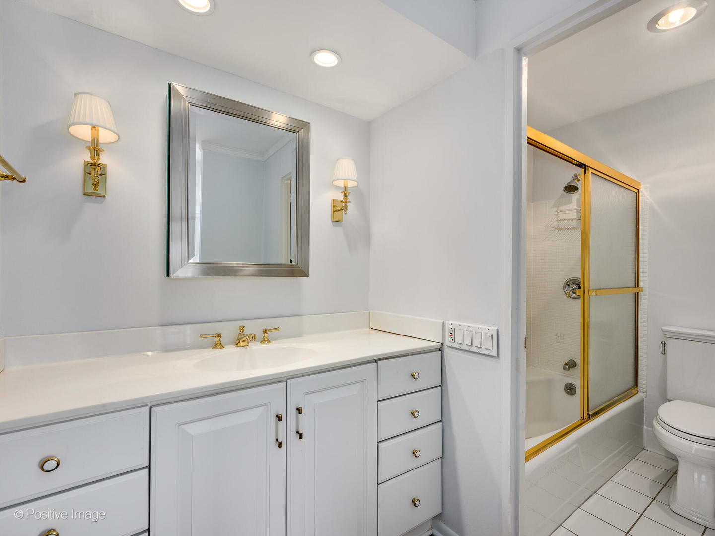 260 E Chestnut Street Unit: 2907