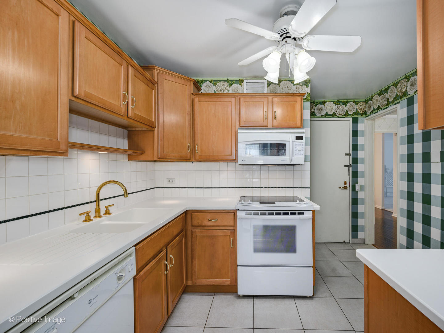 260 E Chestnut Street Unit: 2907