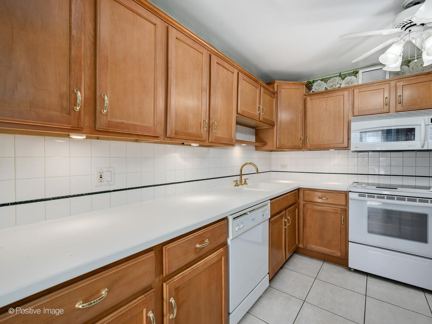 260 E Chestnut Street Unit: 2907