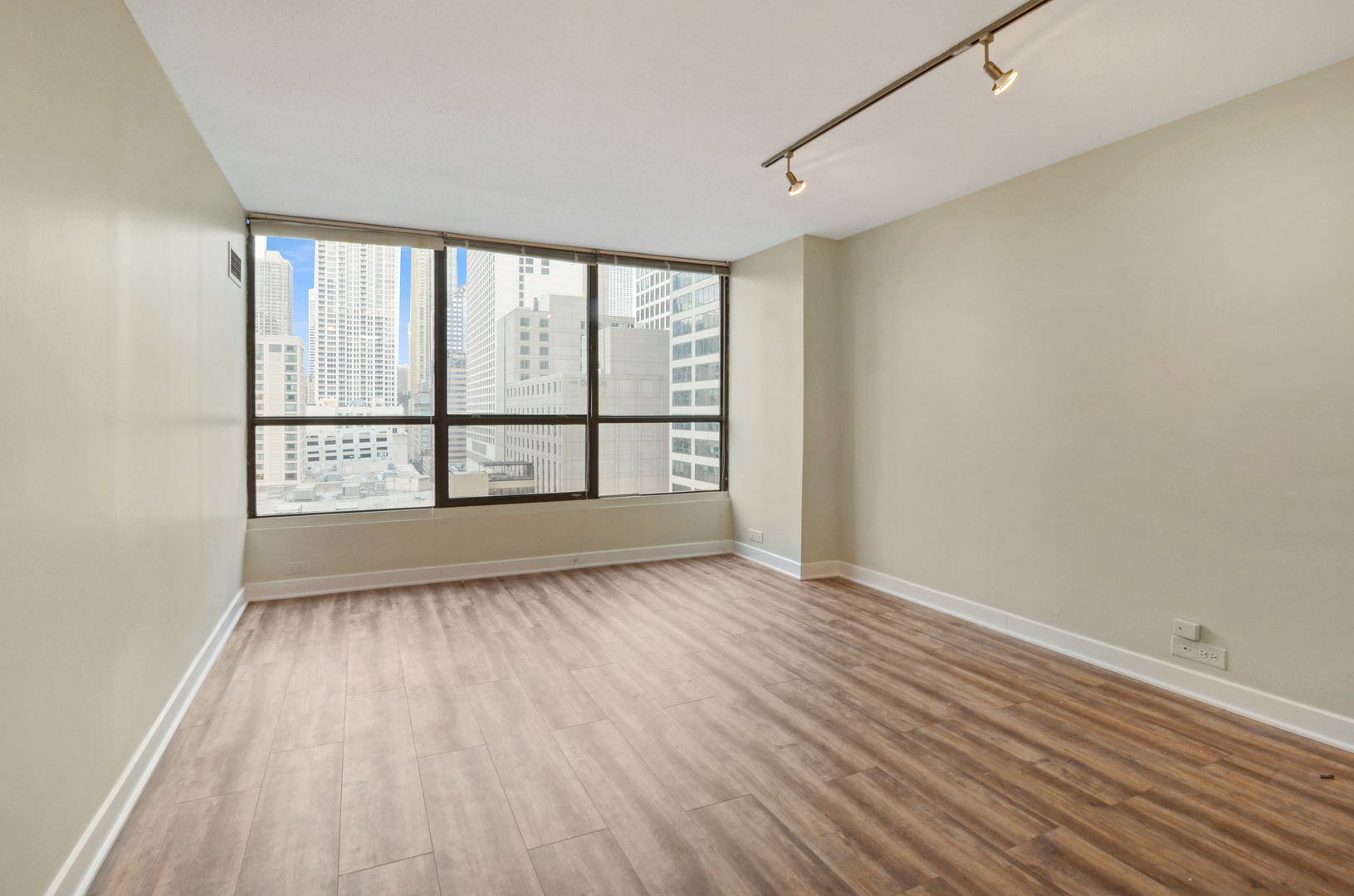 405 N WABASH Avenue Unit: 1114