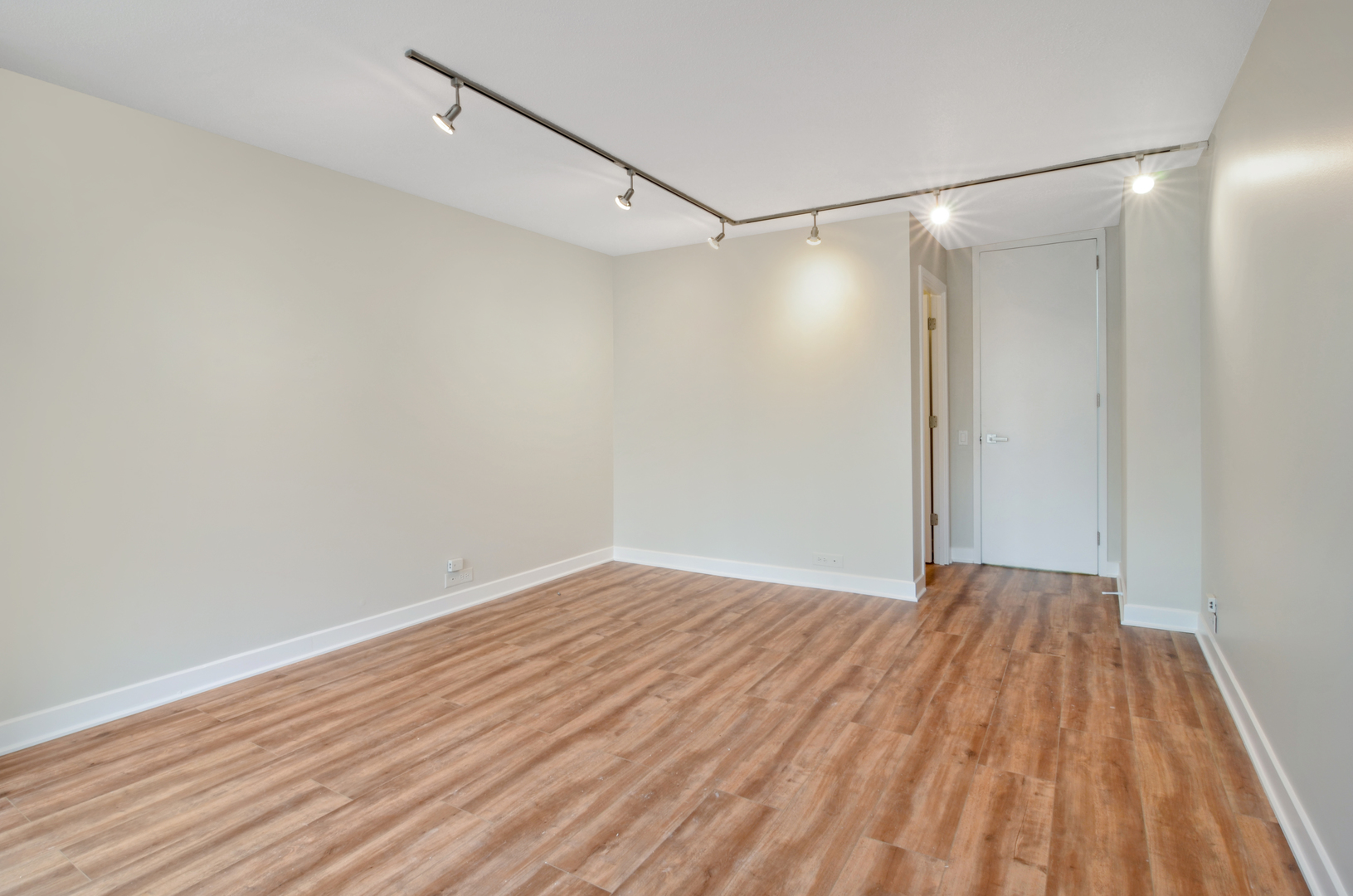 405 N WABASH Avenue Unit: 1114