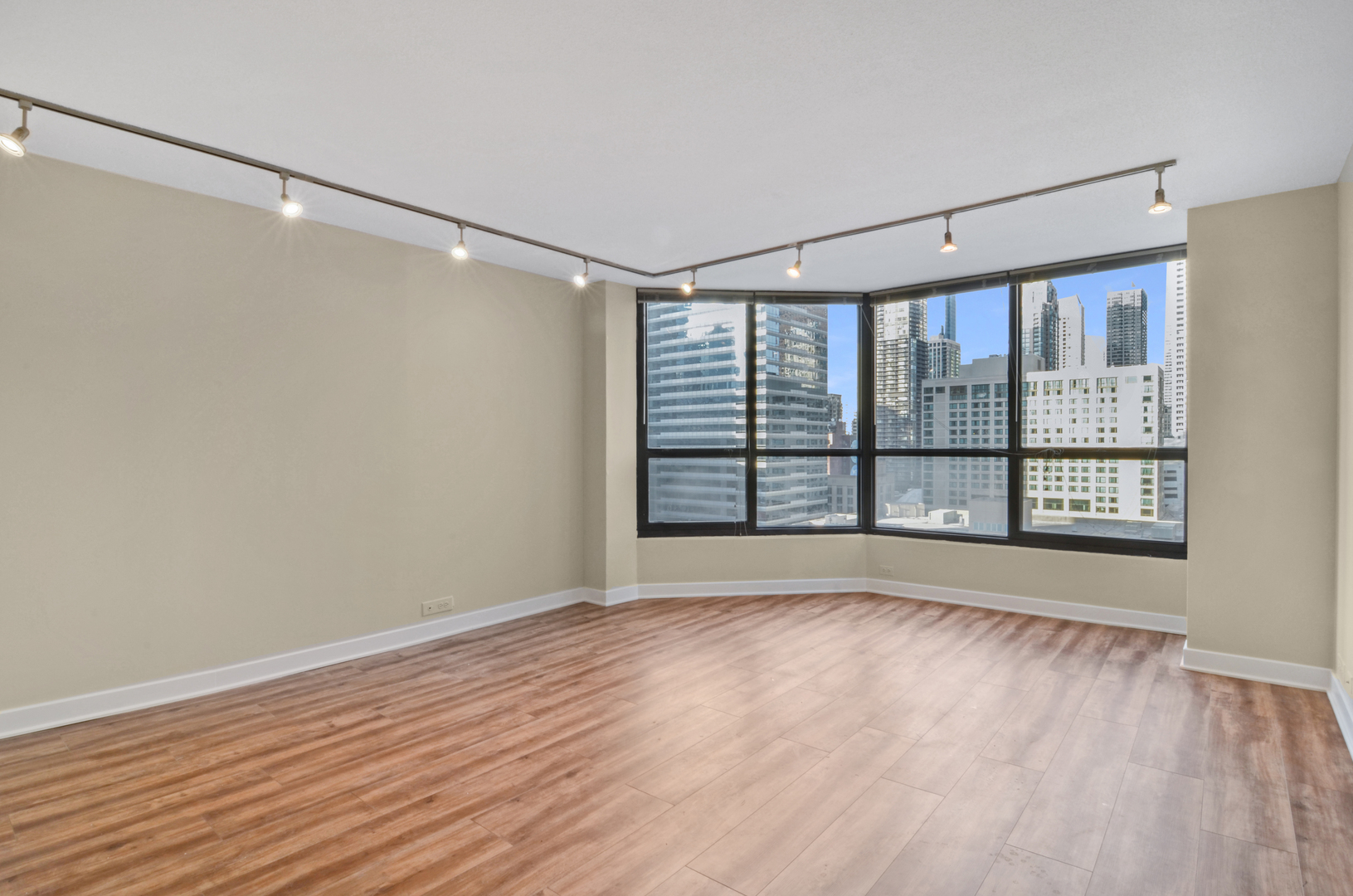 405 N WABASH Avenue Unit: 1114