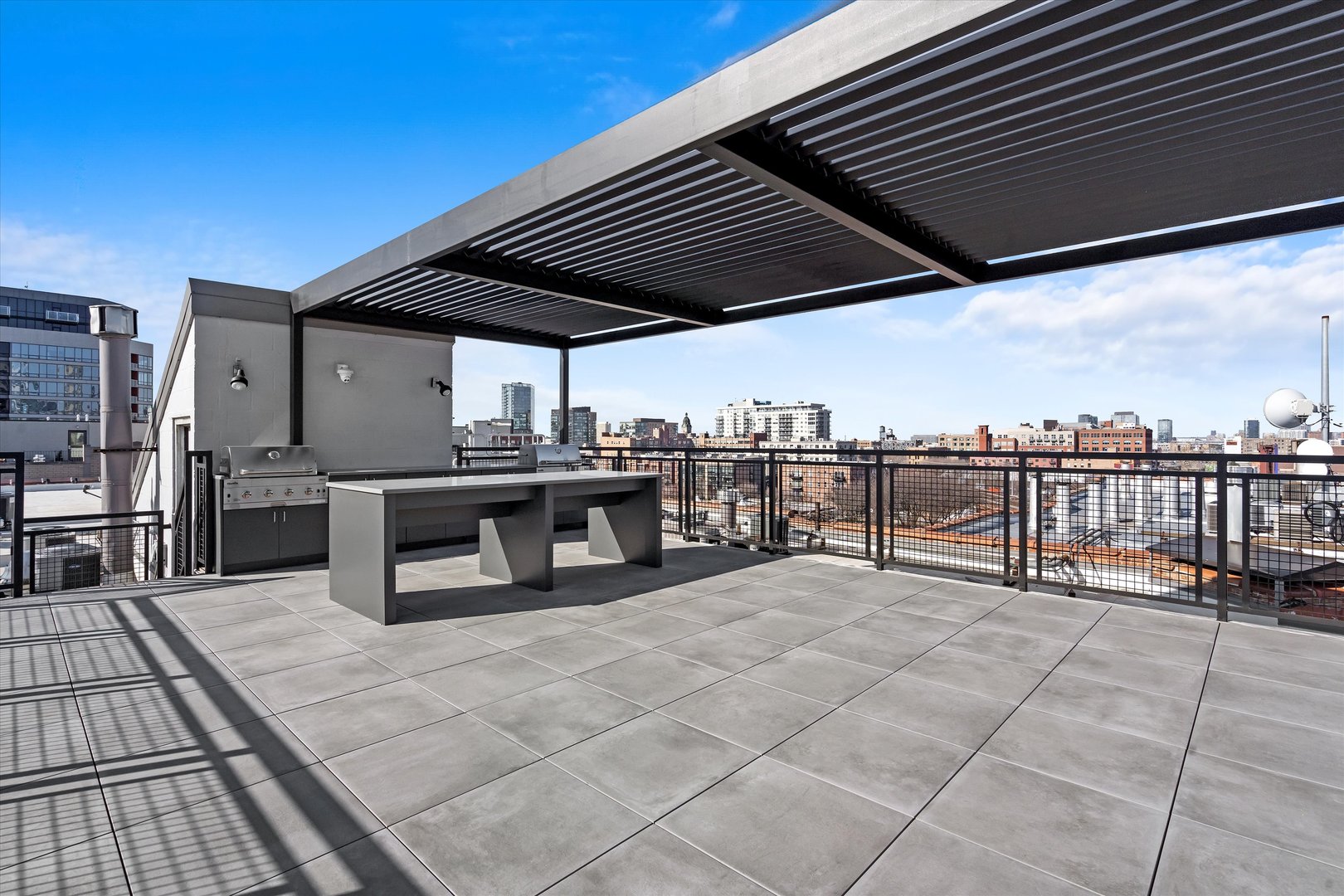 525 N Halsted Street Unit: 305