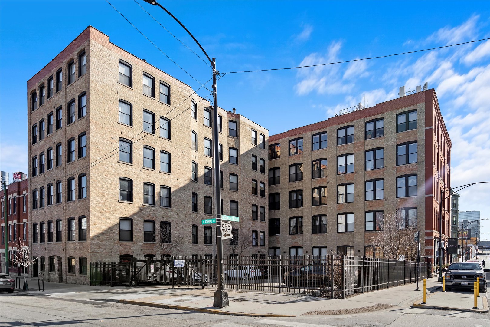 525 N Halsted Street Unit: 305