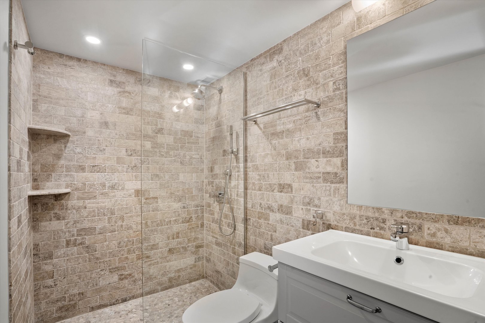 990 N LAKE SHORE Drive Unit: 24A