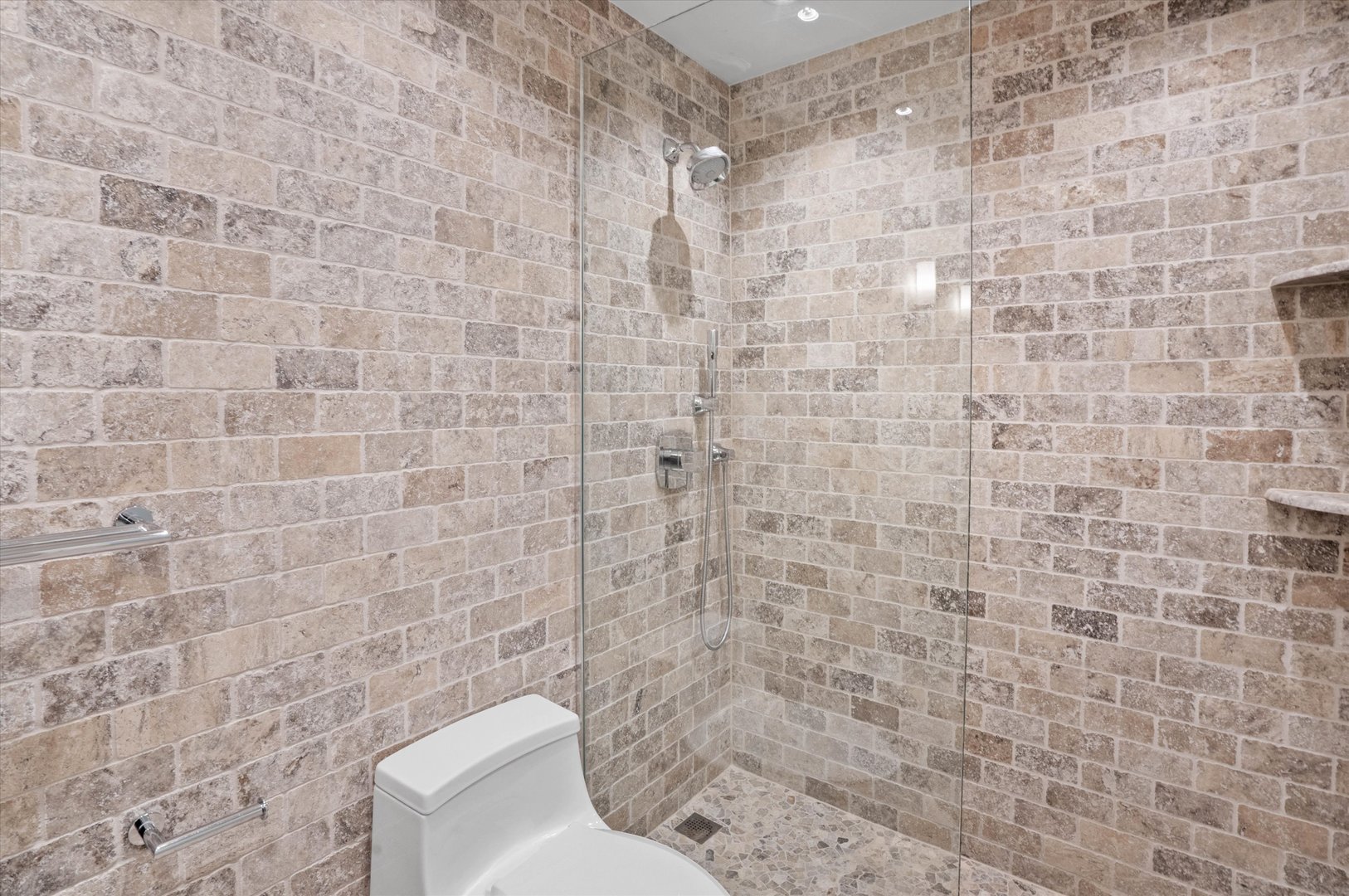 990 N LAKE SHORE Drive Unit: 24A