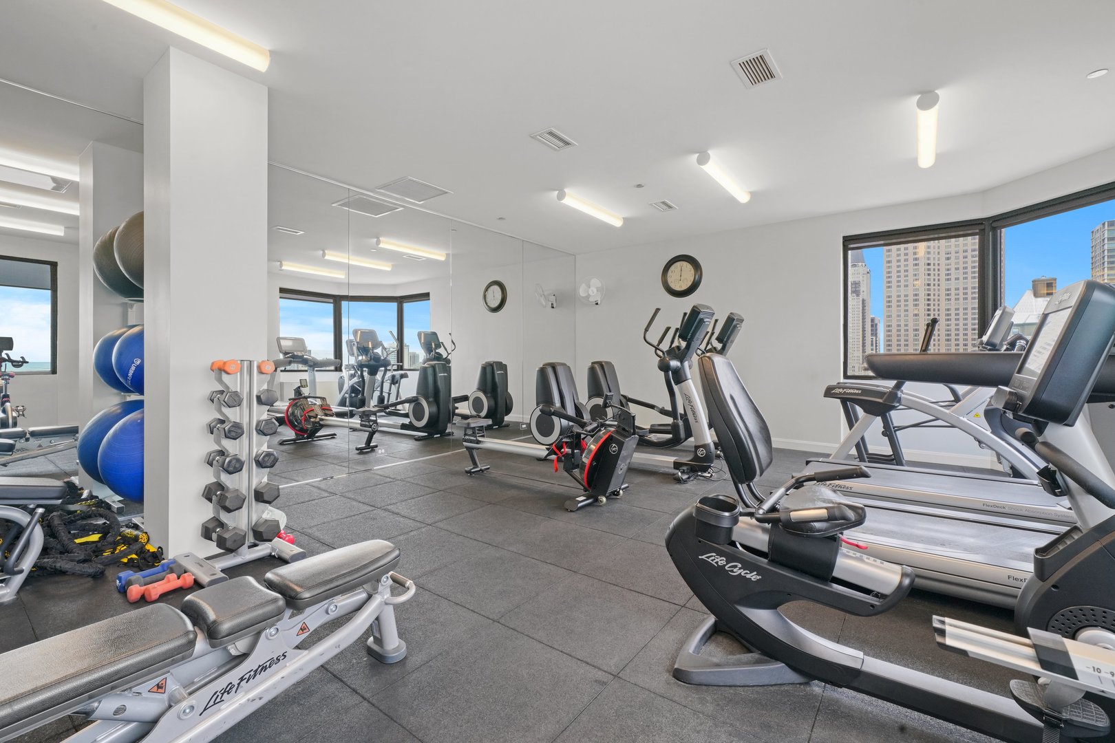 990 N LAKE SHORE Drive Unit: 24A