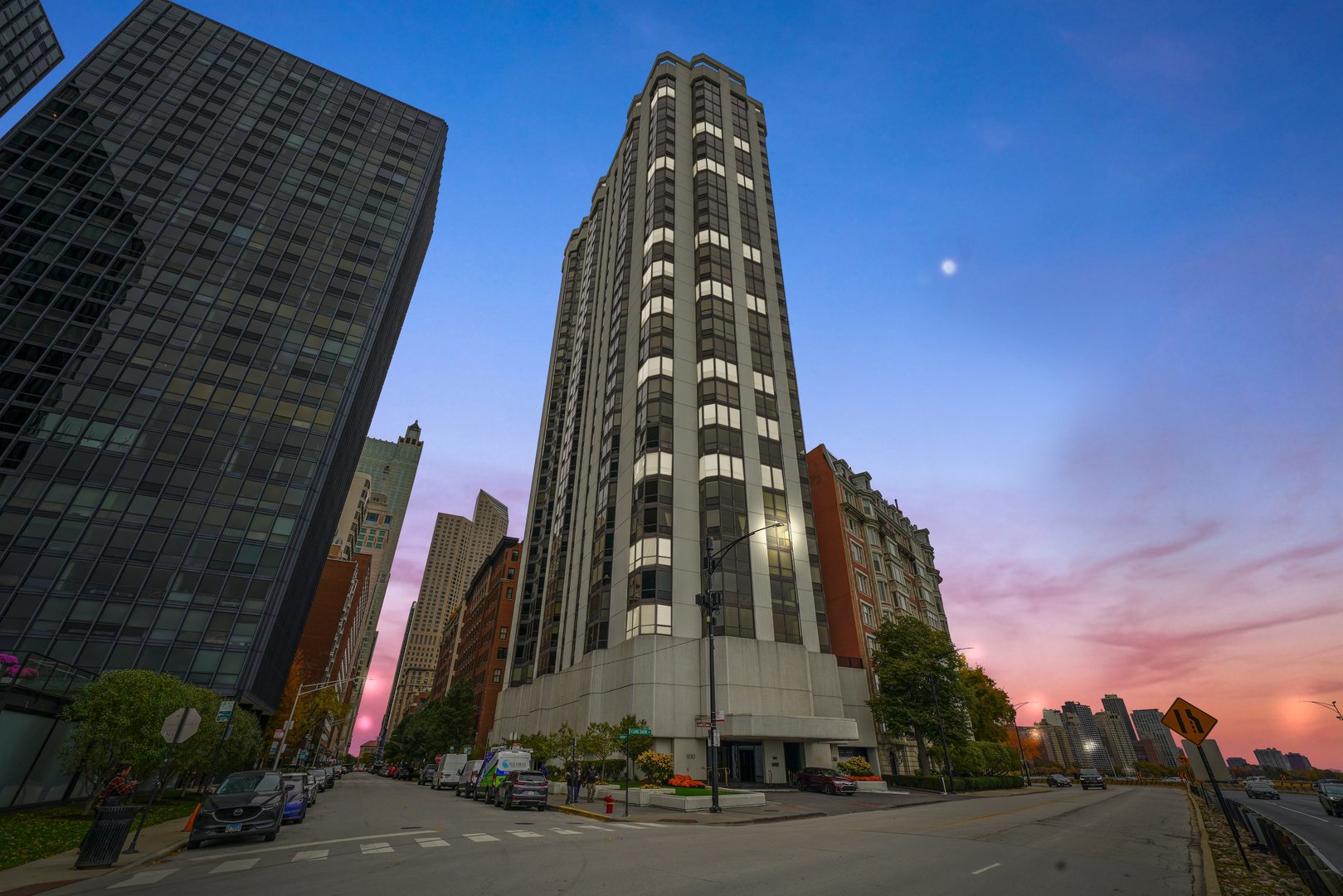990 N LAKE SHORE Drive Unit: 24A