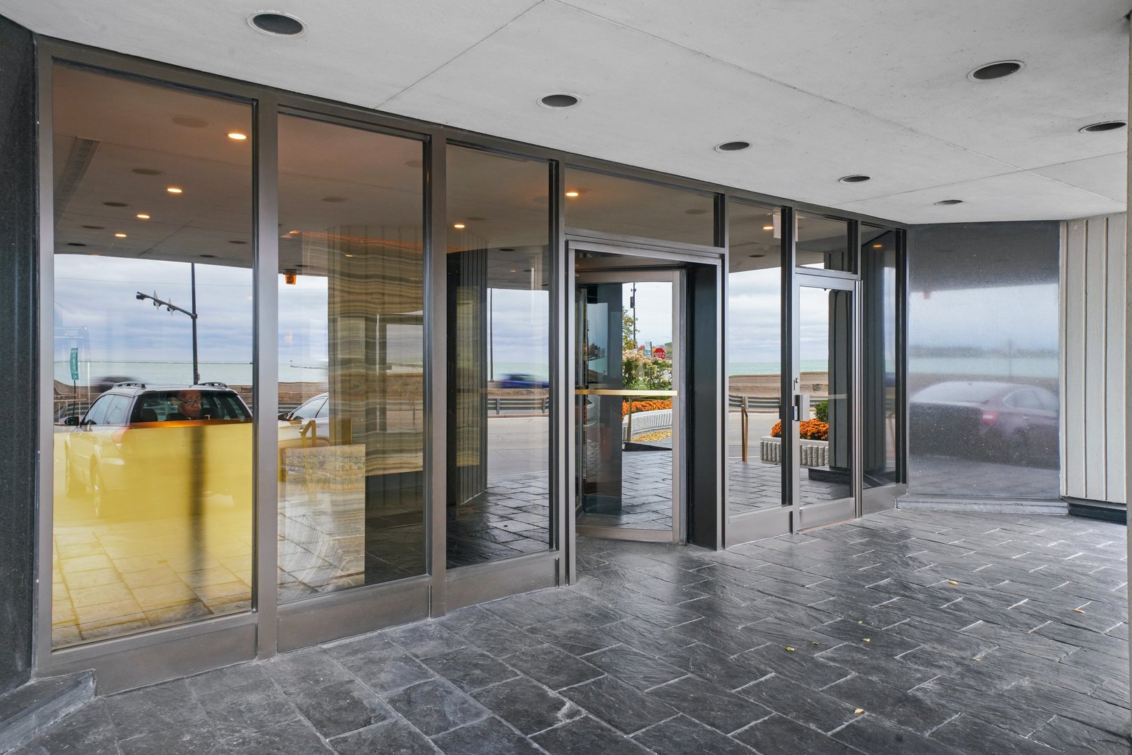 990 N LAKE SHORE Drive Unit: 24A