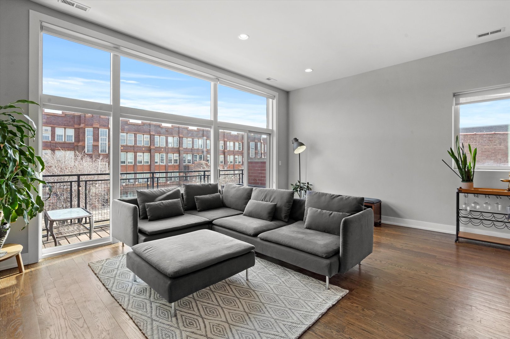 1732 N California Avenue Unit: 3