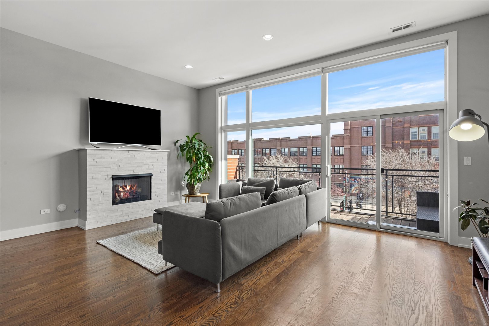 1732 N California Avenue Unit: 3