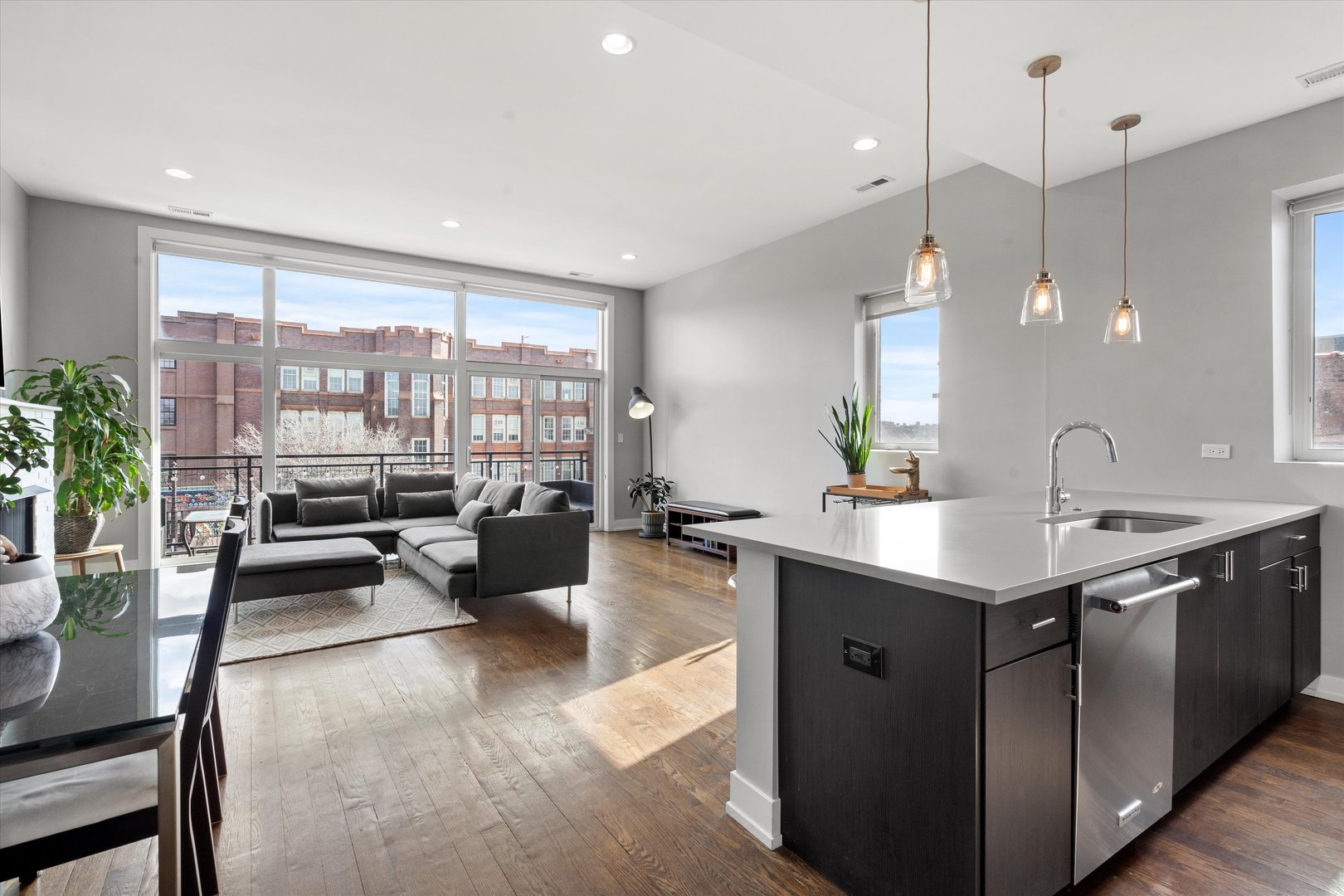 1732 N California Avenue Unit: 3