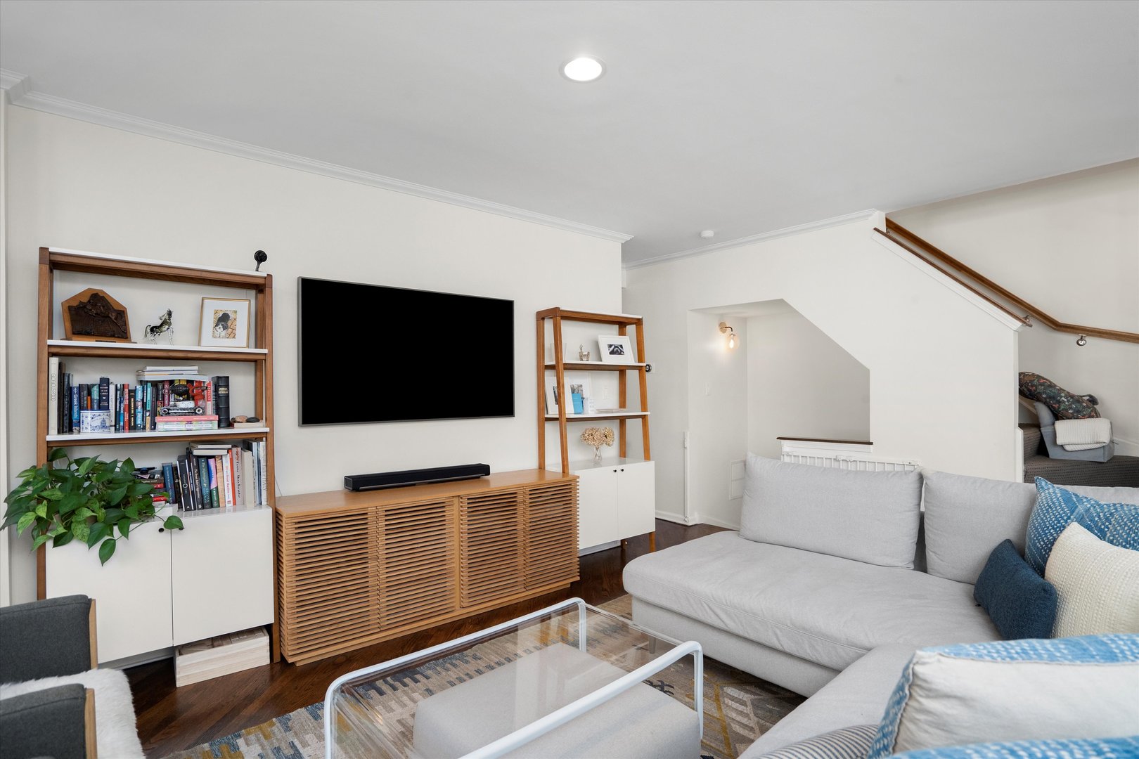 2733 N Greenview Avenue Unit: B