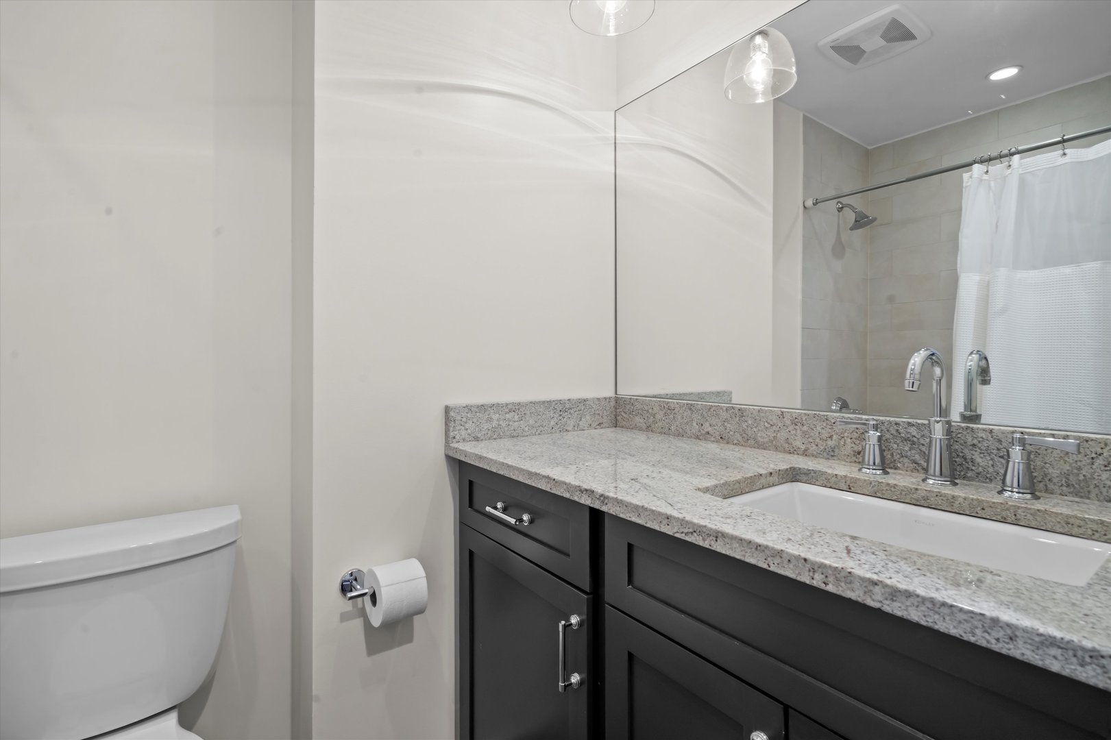 2733 N Greenview Avenue Unit: B