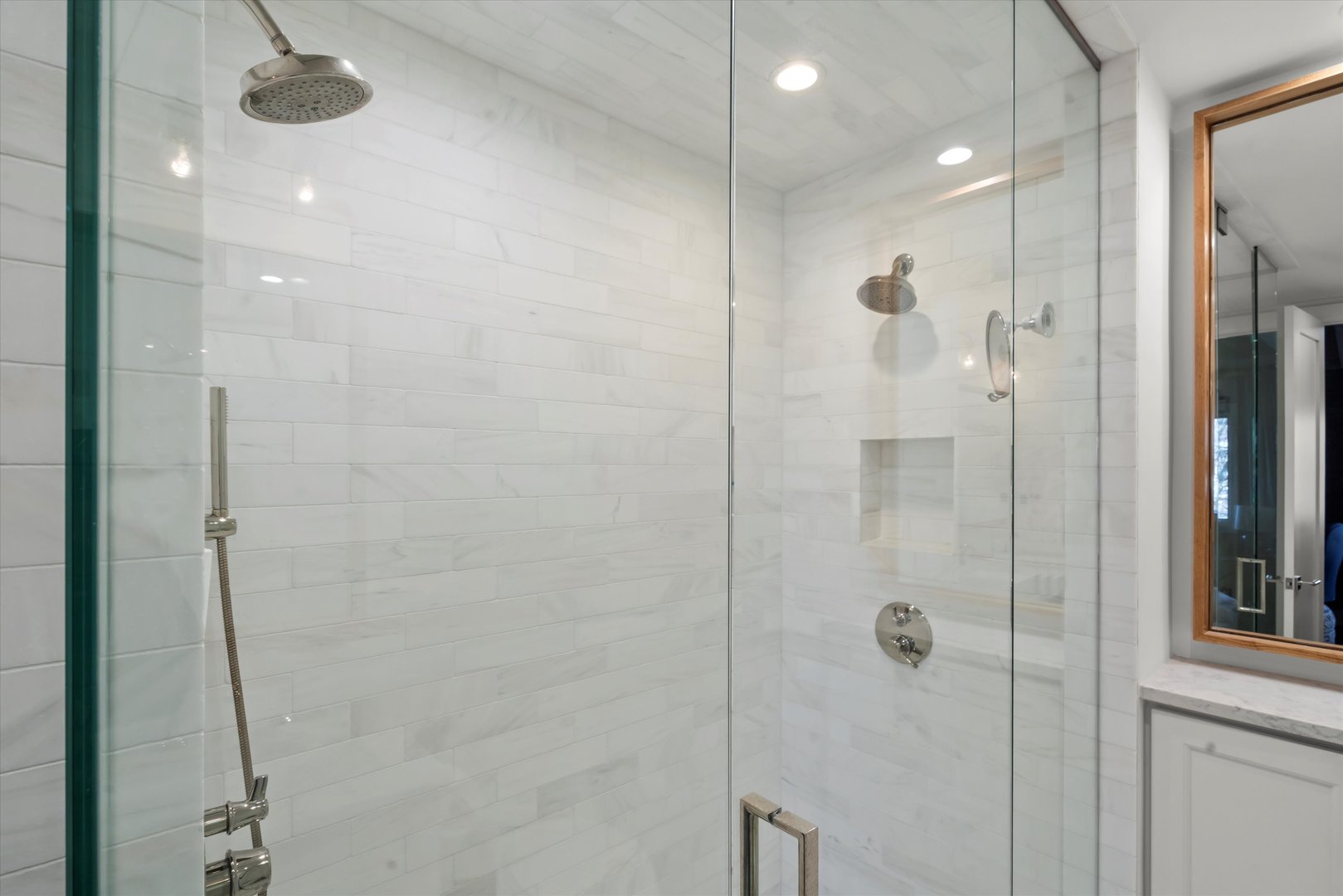 2733 N Greenview Avenue Unit: B