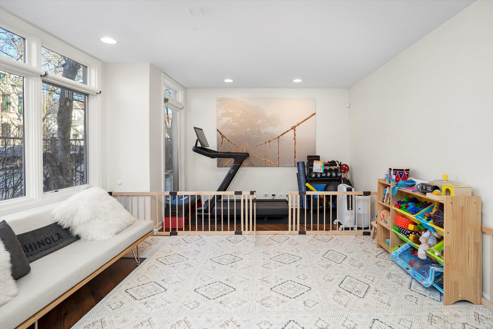 2733 N Greenview Avenue Unit: B