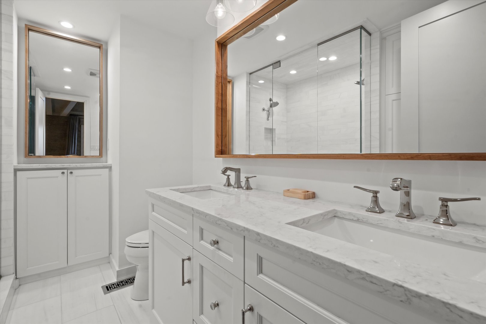 2733 N Greenview Avenue Unit: B