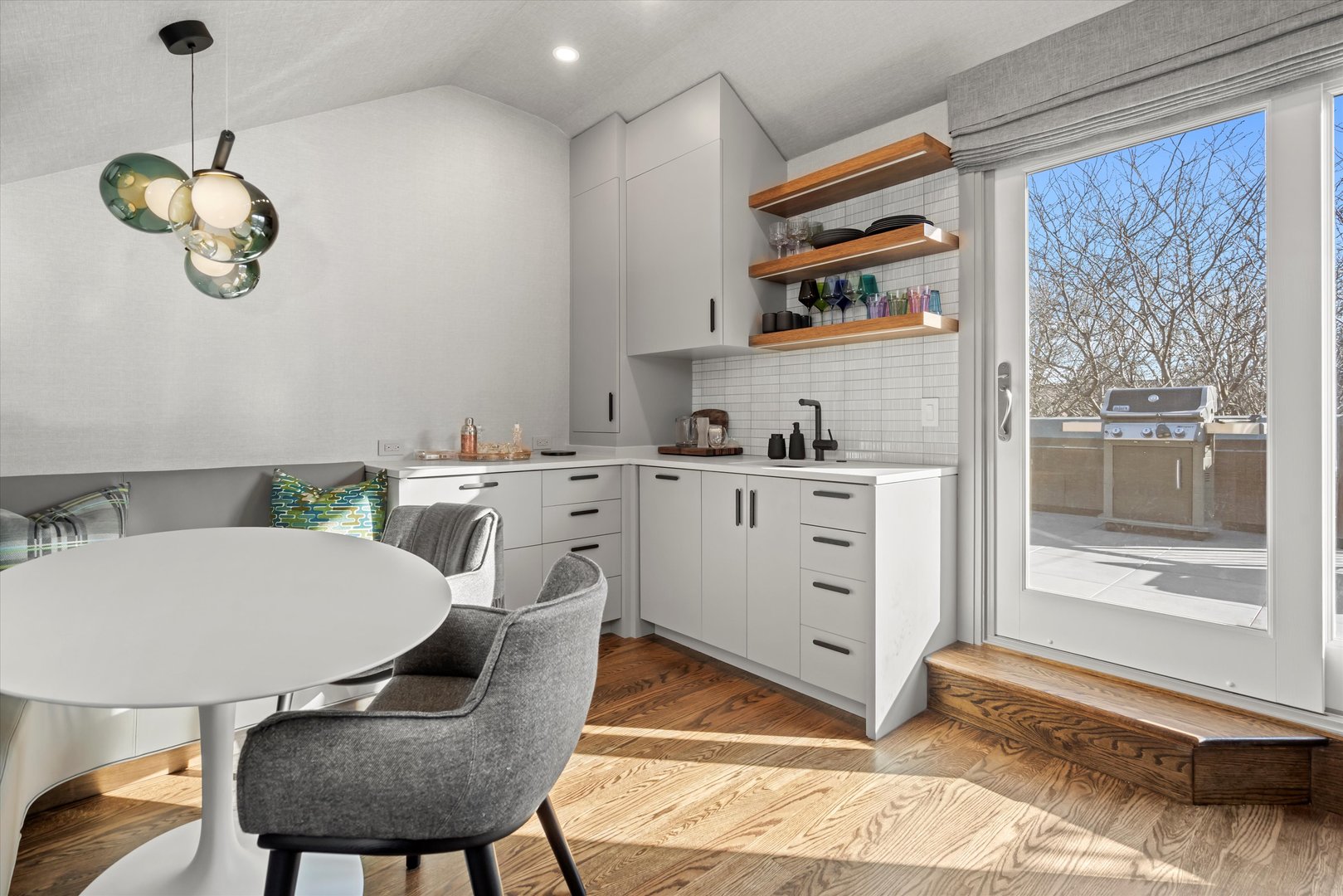 2733 N Greenview Avenue Unit: B