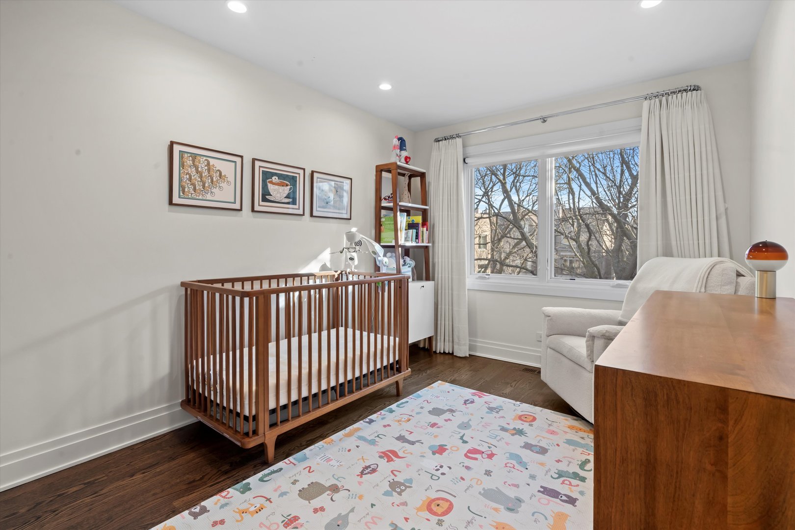 2733 N Greenview Avenue Unit: B