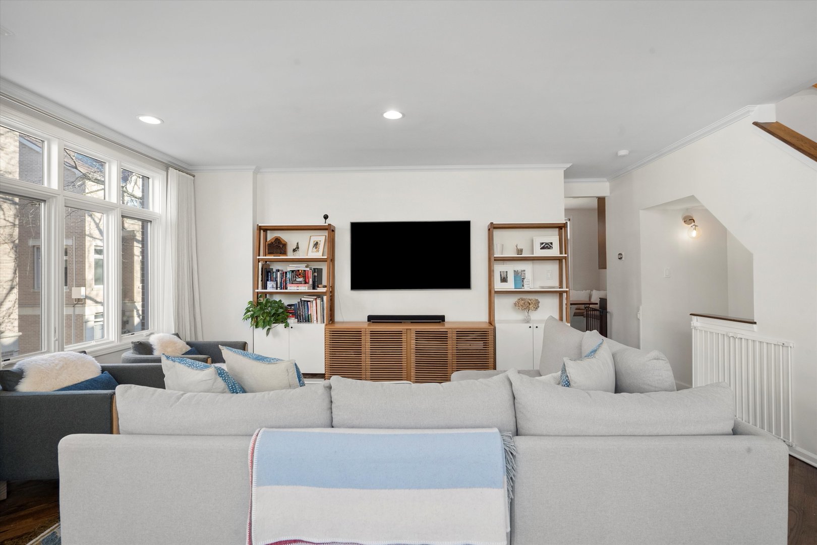 2733 N Greenview Avenue Unit: B