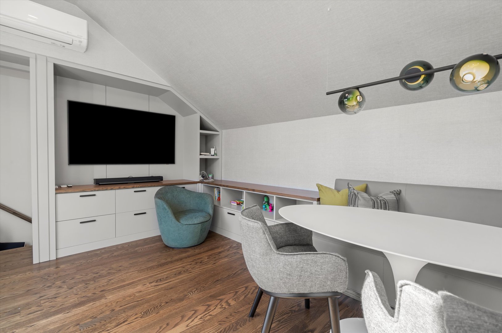 2733 N Greenview Avenue Unit: B