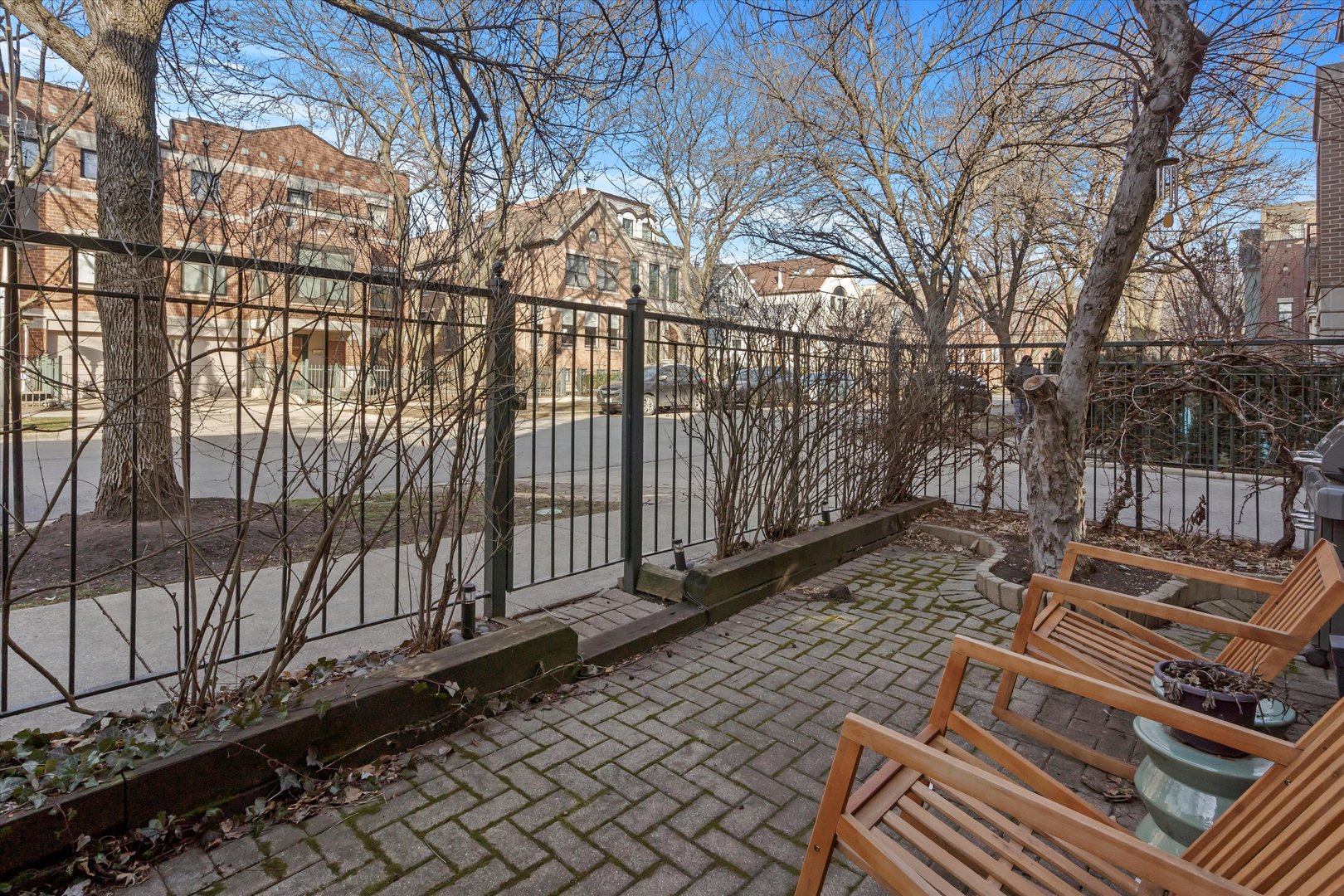 2733 N Greenview Avenue Unit: B