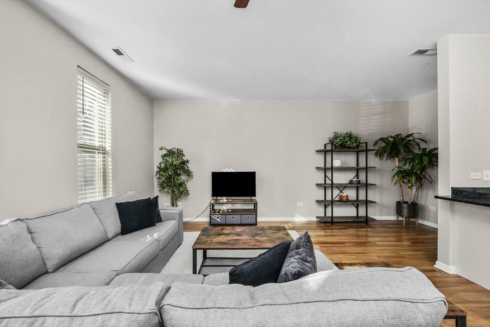2518 W Flournoy Street Unit: 1