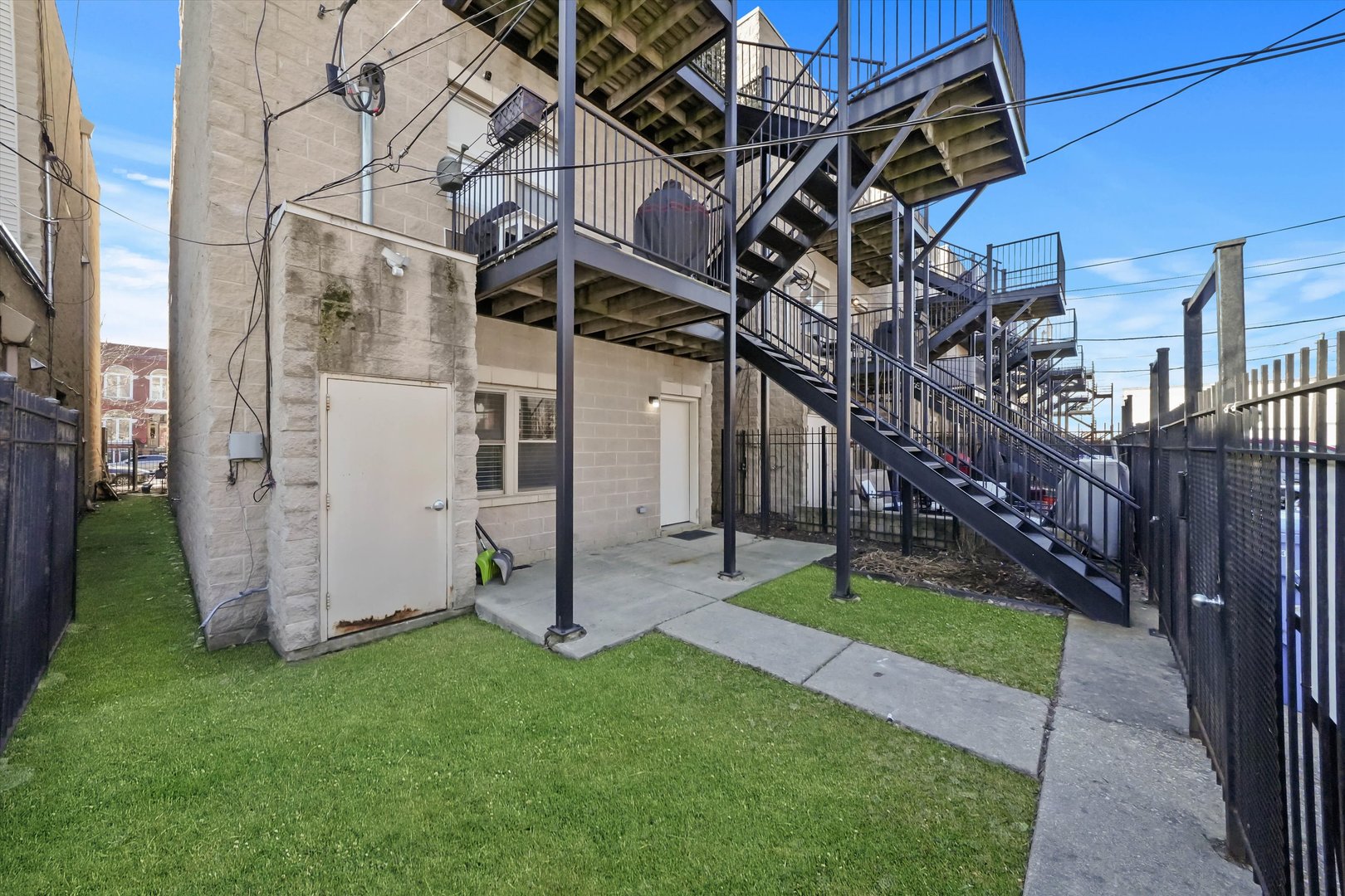 2518 W Flournoy Street Unit: 1