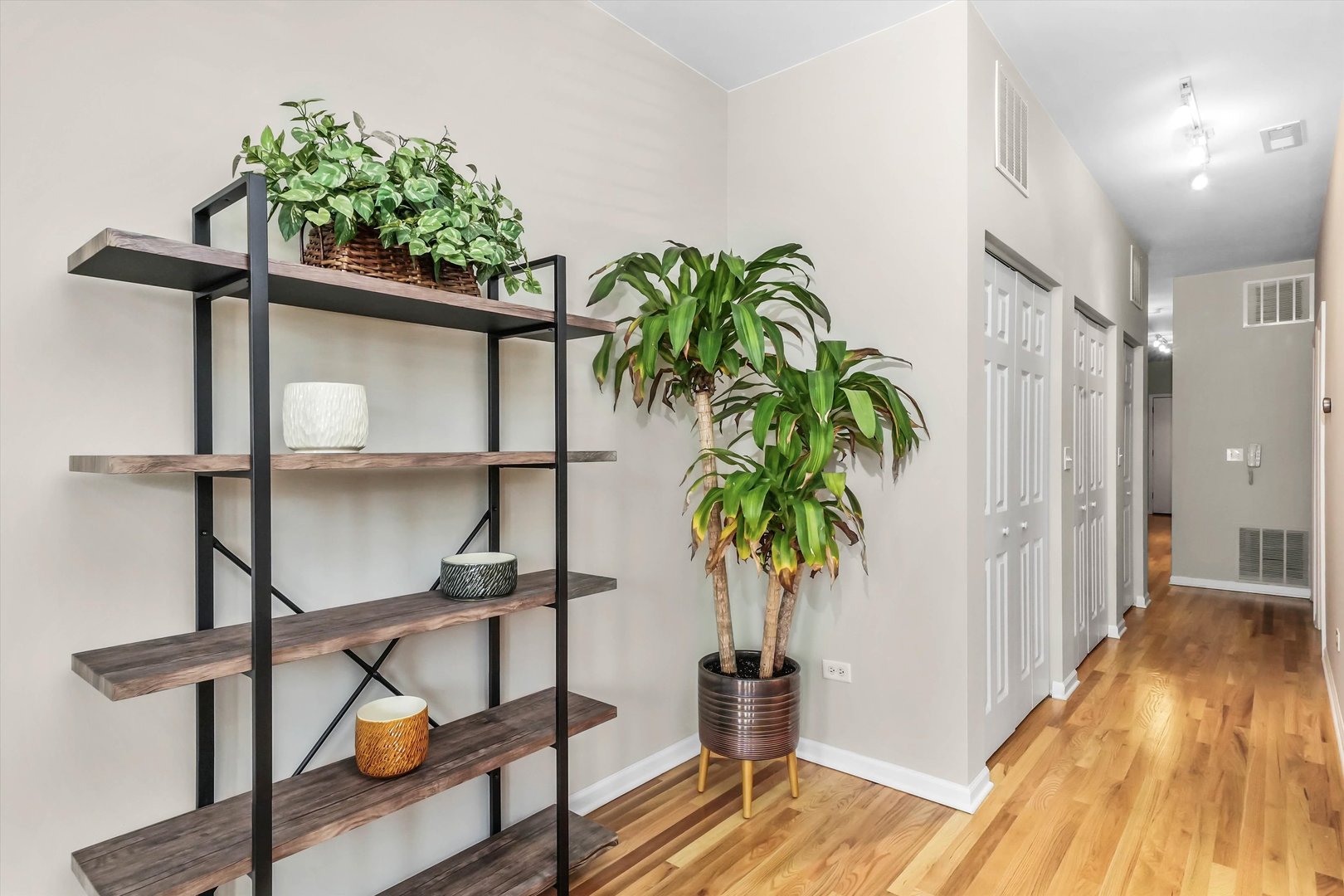 2518 W Flournoy Street Unit: 1