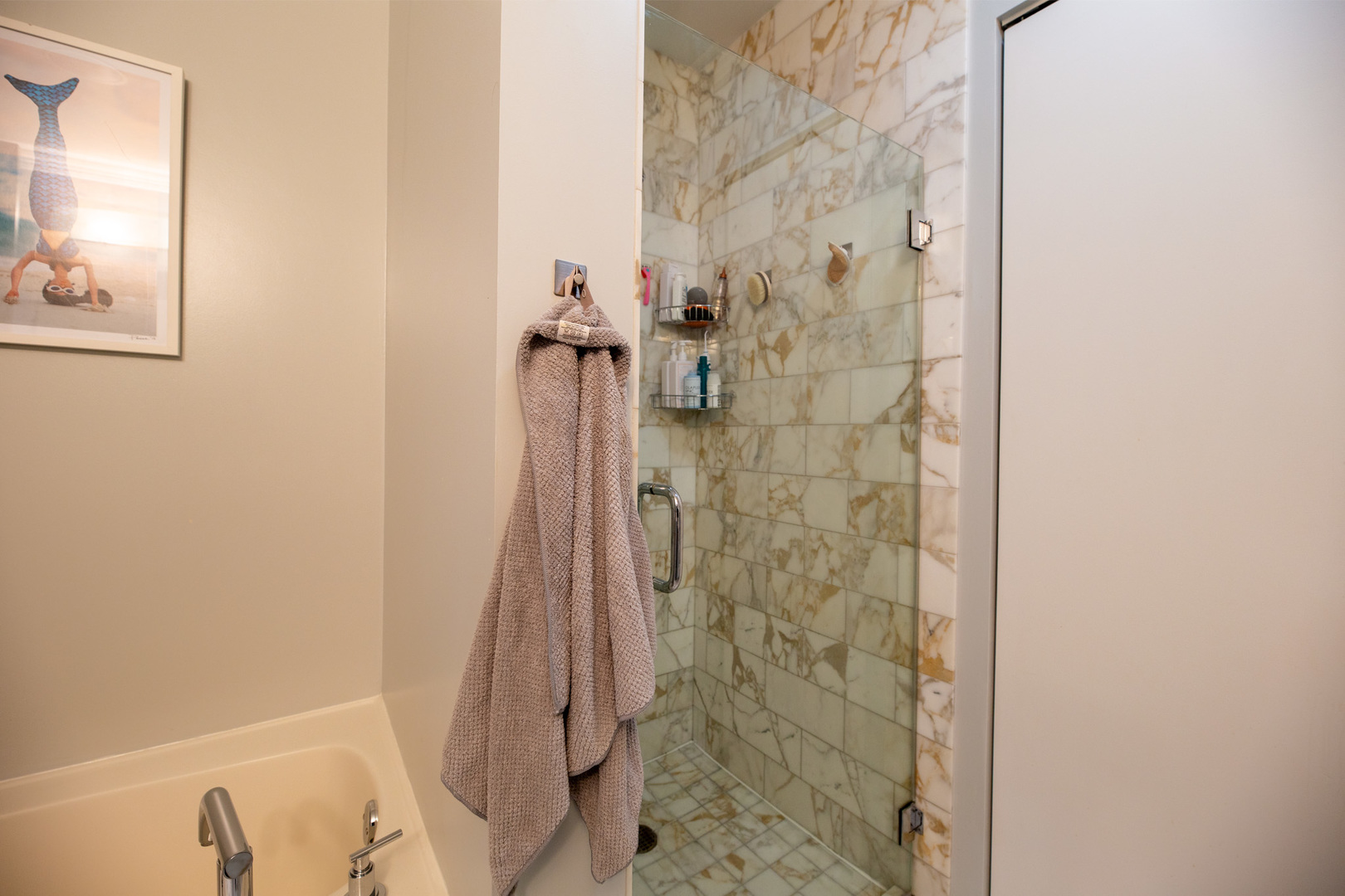 500 W SUPERIOR Street Unit: 2402