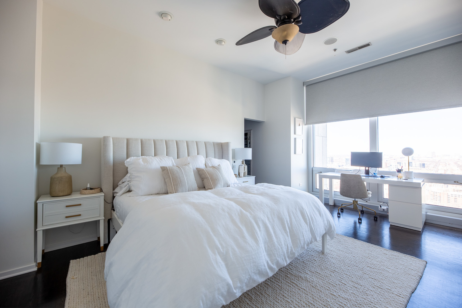 500 W SUPERIOR Street Unit: 2402