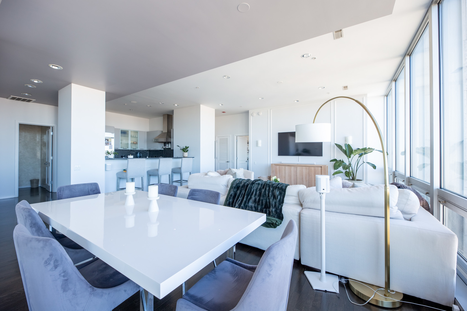 500 W SUPERIOR Street Unit: 2402