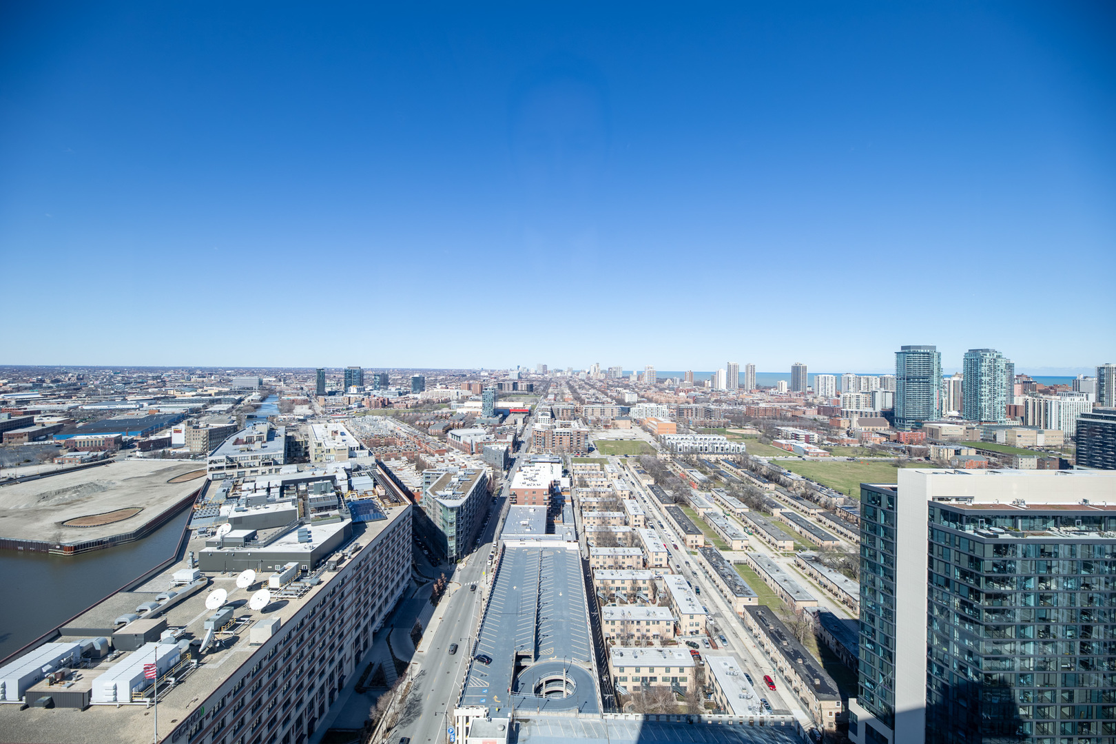 500 W SUPERIOR Street Unit: 2402