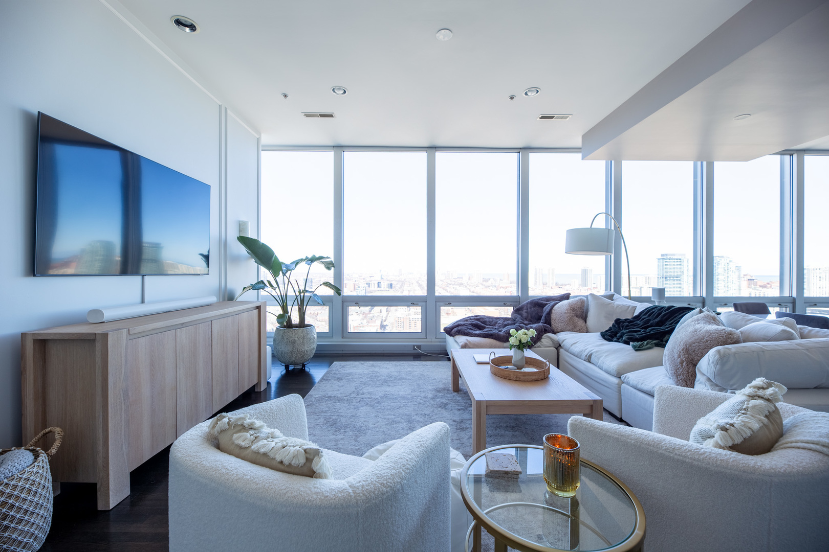 500 W SUPERIOR Street Unit: 2402