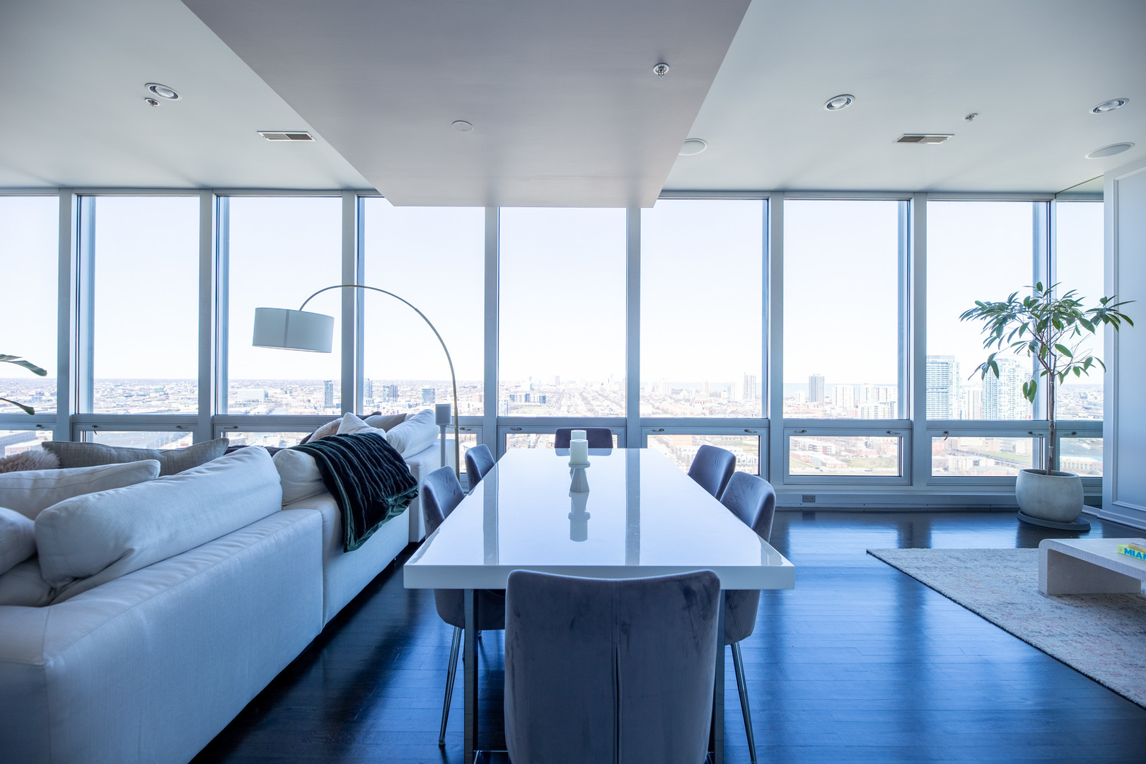 500 W SUPERIOR Street Unit: 2402