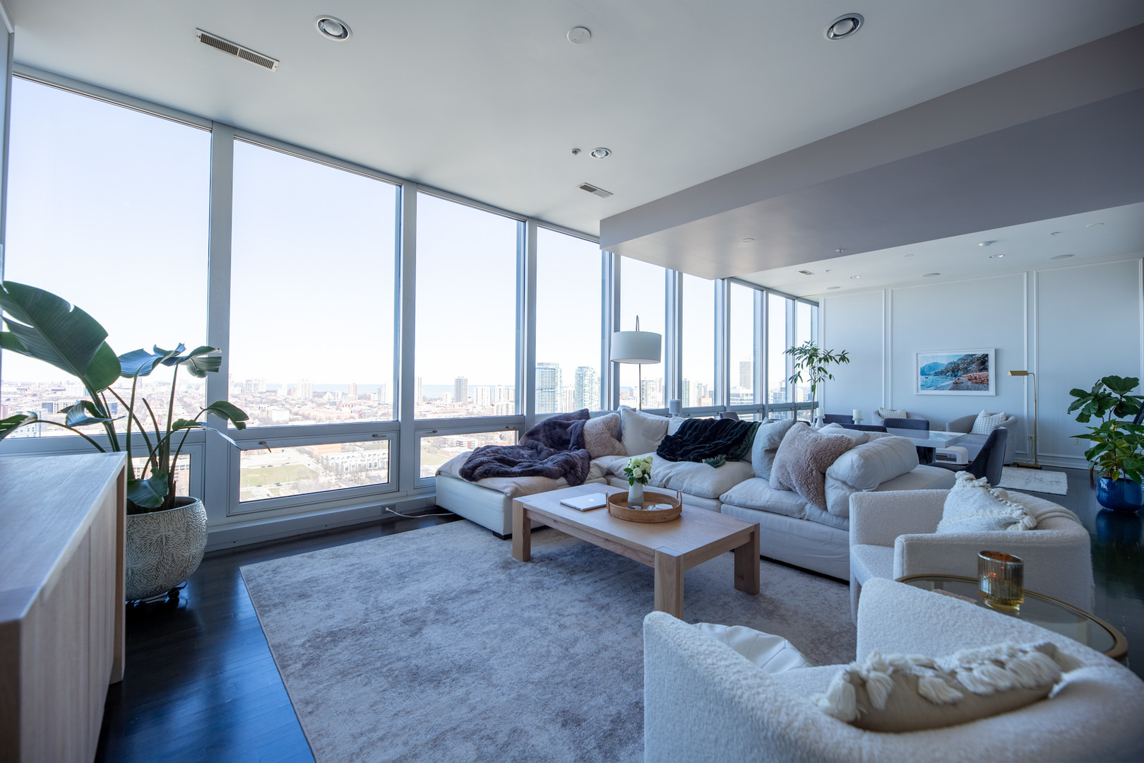 500 W SUPERIOR Street Unit: 2402