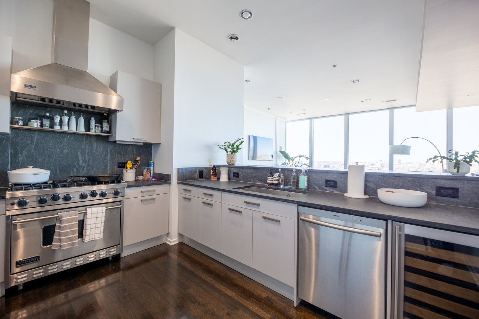 500 W SUPERIOR Street Unit: 2402