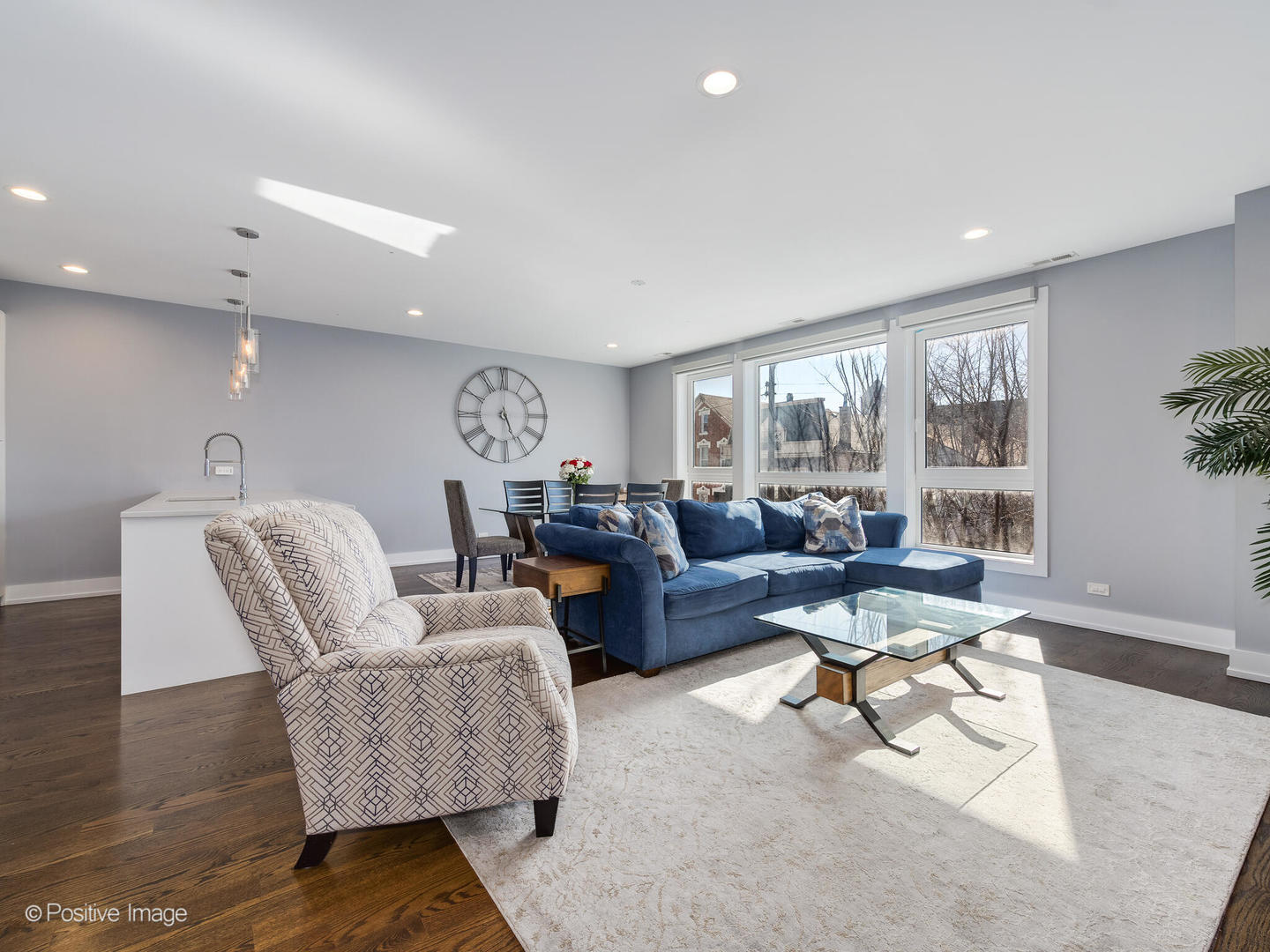 722 W 17th Place Unit: 2E