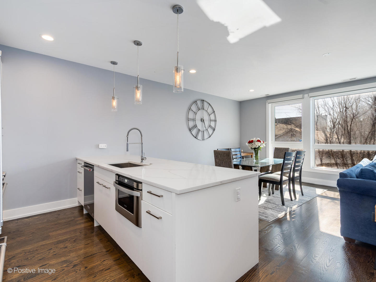 722 W 17th Place Unit: 2E