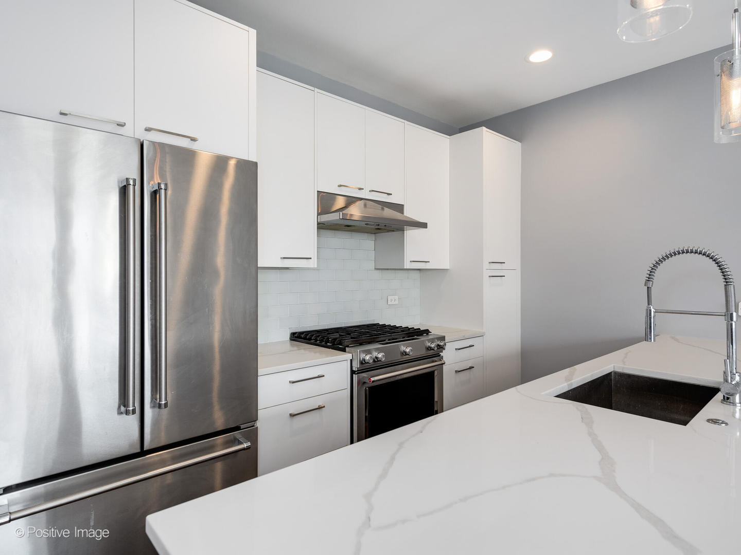 722 W 17th Place Unit: 2E