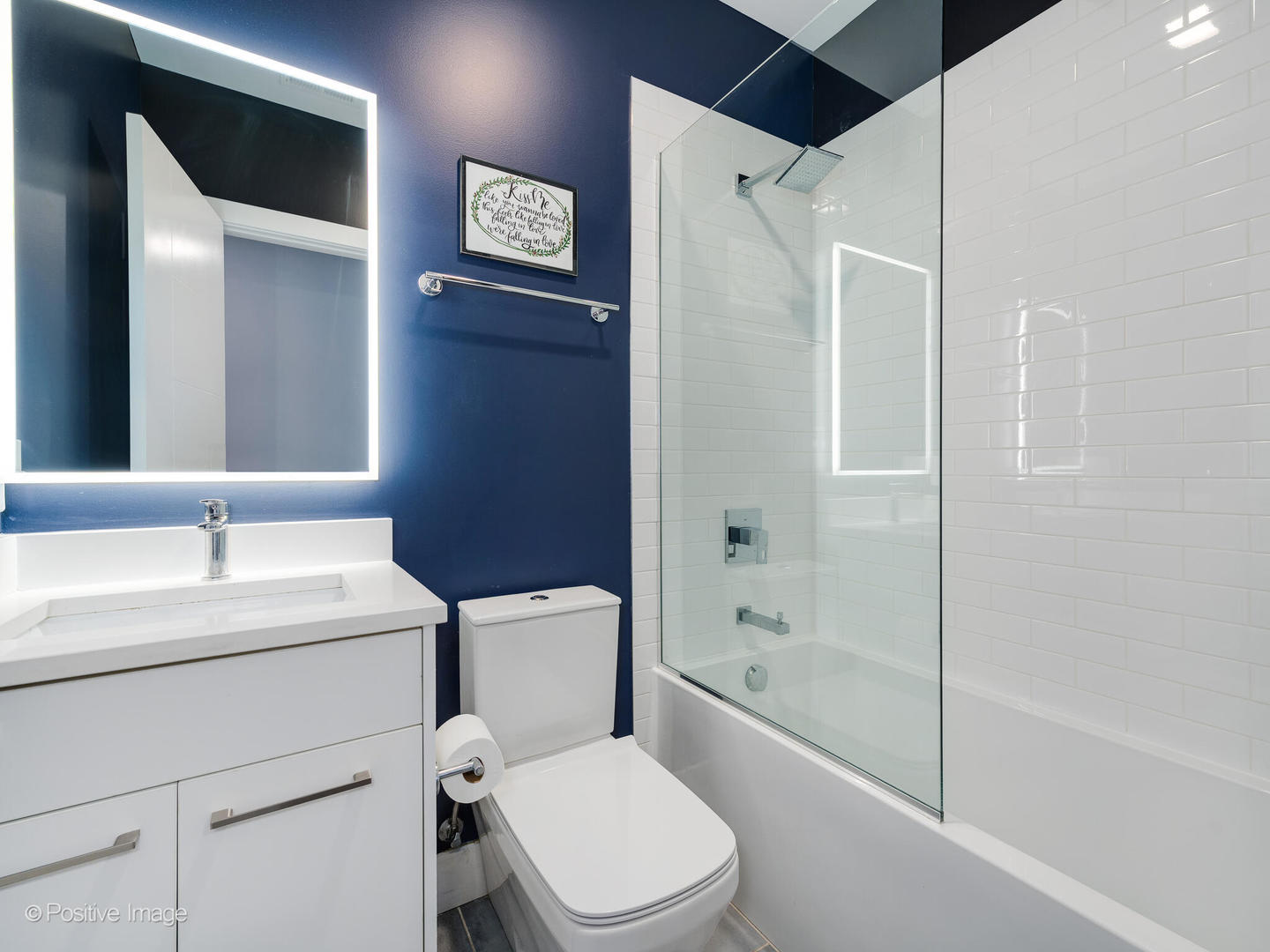 722 W 17th Place Unit: 2E