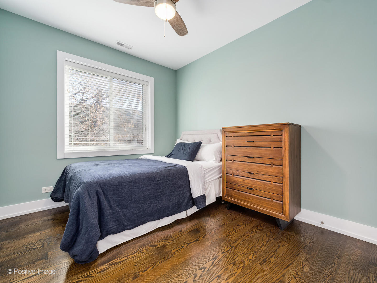 722 W 17th Place Unit: 2E