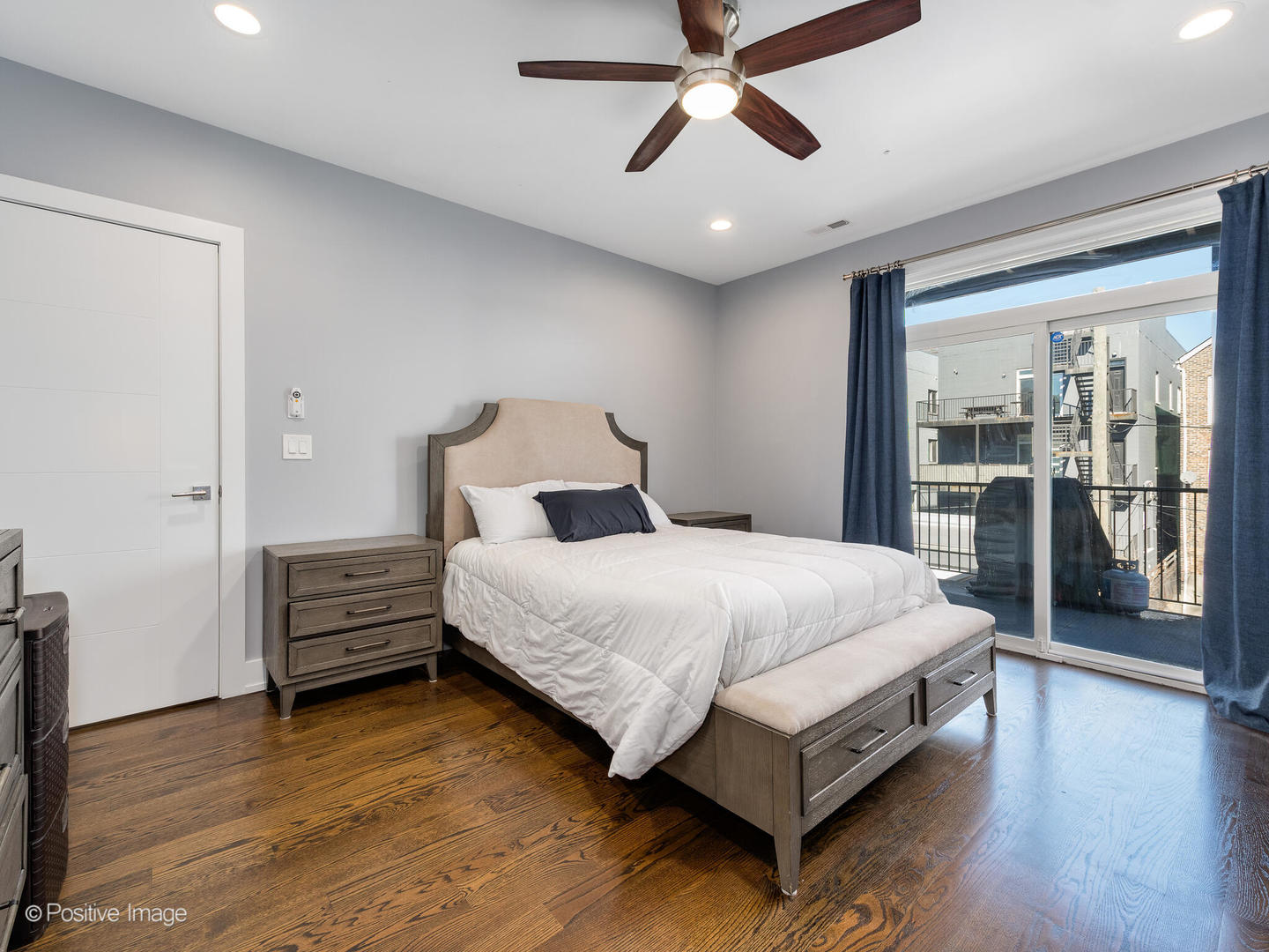 722 W 17th Place Unit: 2E