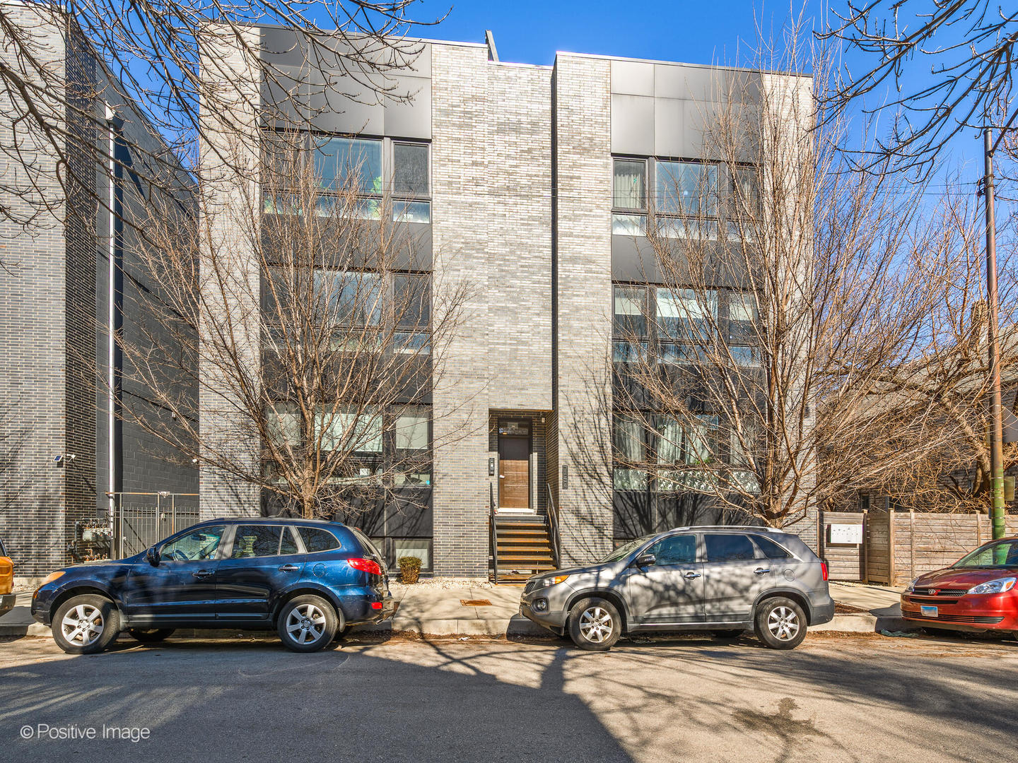 722 W 17th Place Unit: 2E